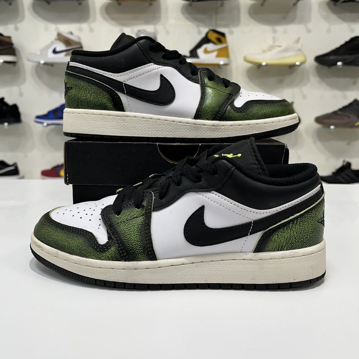 Nike Air Jordan 1 Low Wear Away Electric Green (GS) Size US 5 / EU 37 - 1 Thumbnail