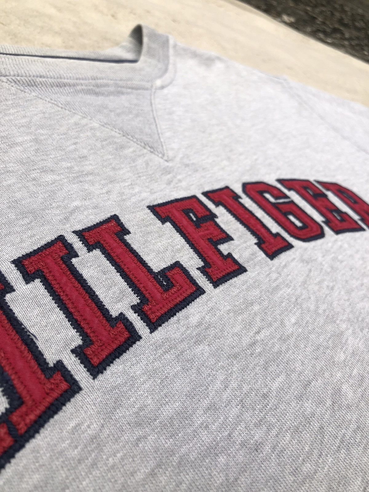 Tommy Hilfiger × Vintage Vintage 90s Tommy Hilfiger Spellout Embroidery Sweatshirt Size US M / EU 48-50 / 2 - 4 Thumbnail