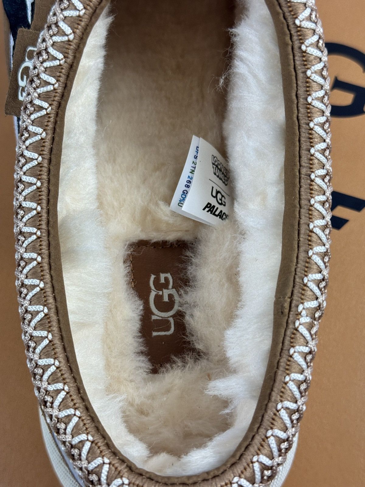Palace × Ugg LOONEY TUNES UGGS Size US 10 / EU 43 - 11 Thumbnail