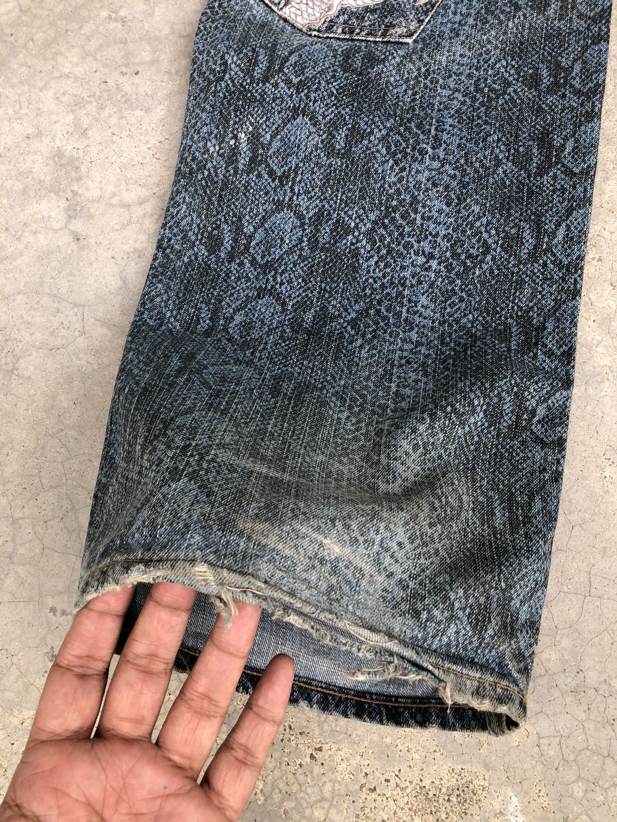 Karakuri Tamashii Karakuri Tamashii Embroidered Jeans Baggy Snake Skin Size US 37 - 18 Thumbnail
