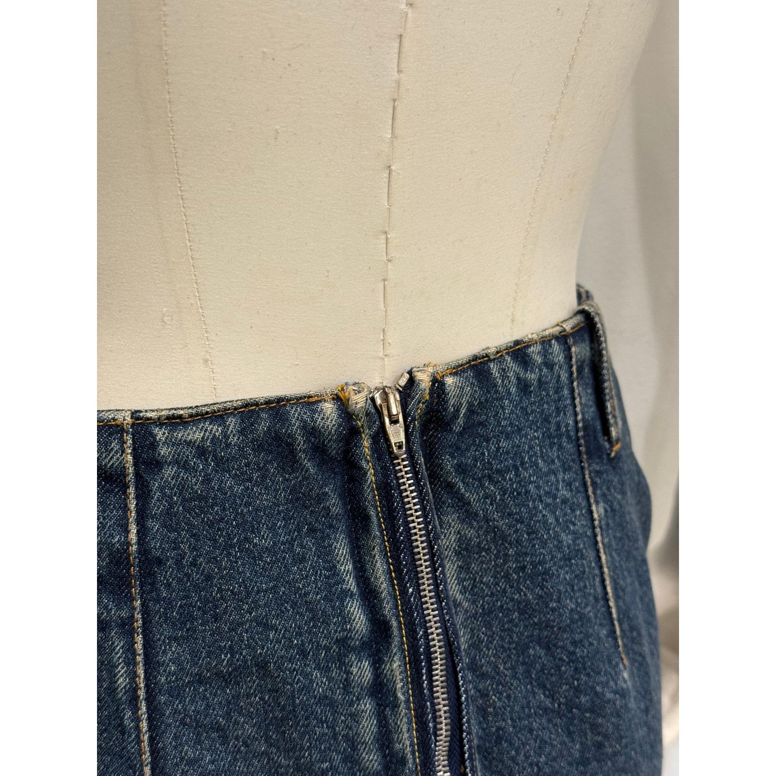 Balenciaga 2020 Balenciaga by Demna midi denim skirt Size 28" / US 6 / IT 42 - 10 Thumbnail