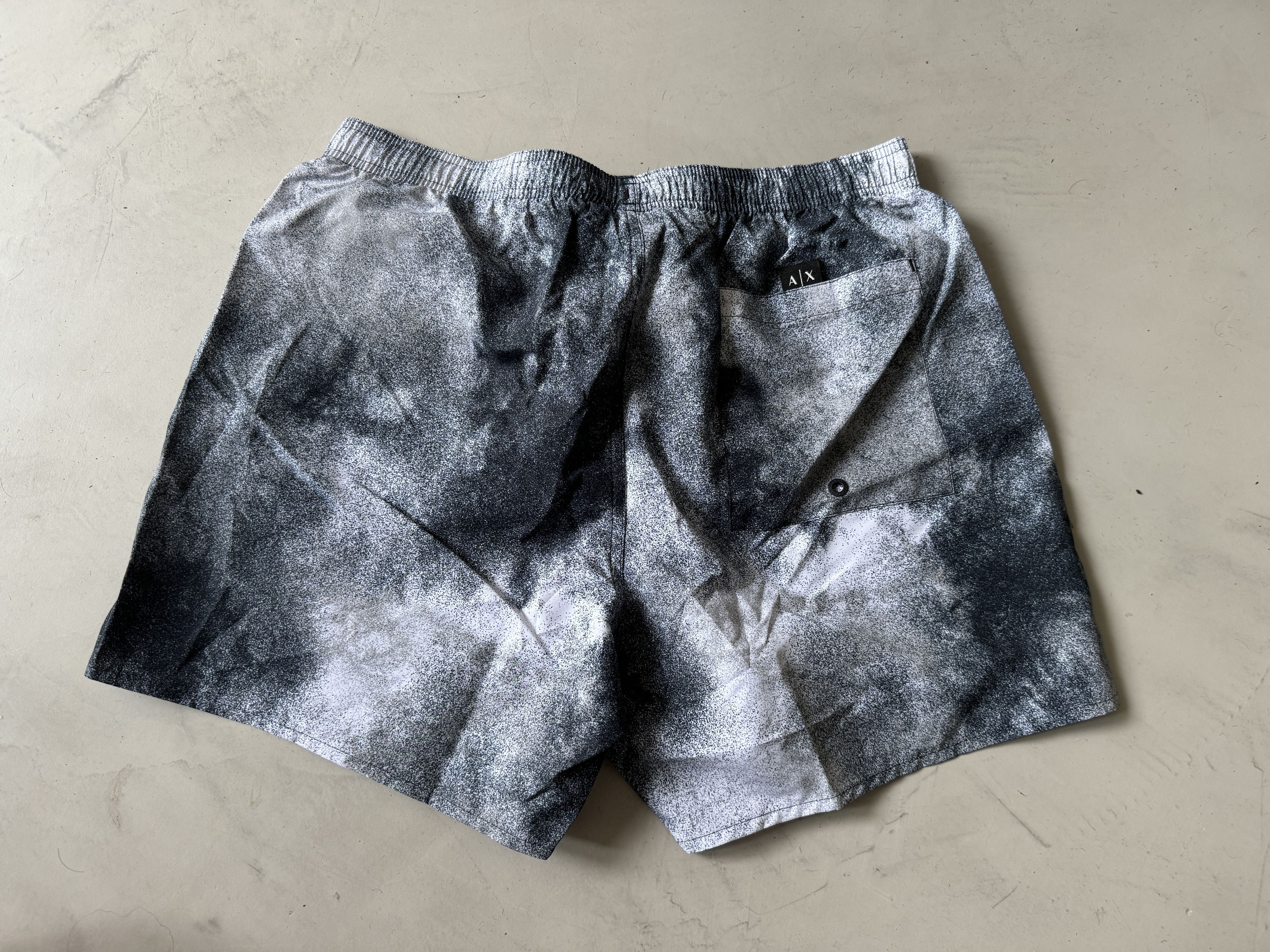 Armani Exchange ARMANI EXCHANGE Lightweight Swim Shorts Spray Print Size US 32 / EU 48 - 2 Thumbnail