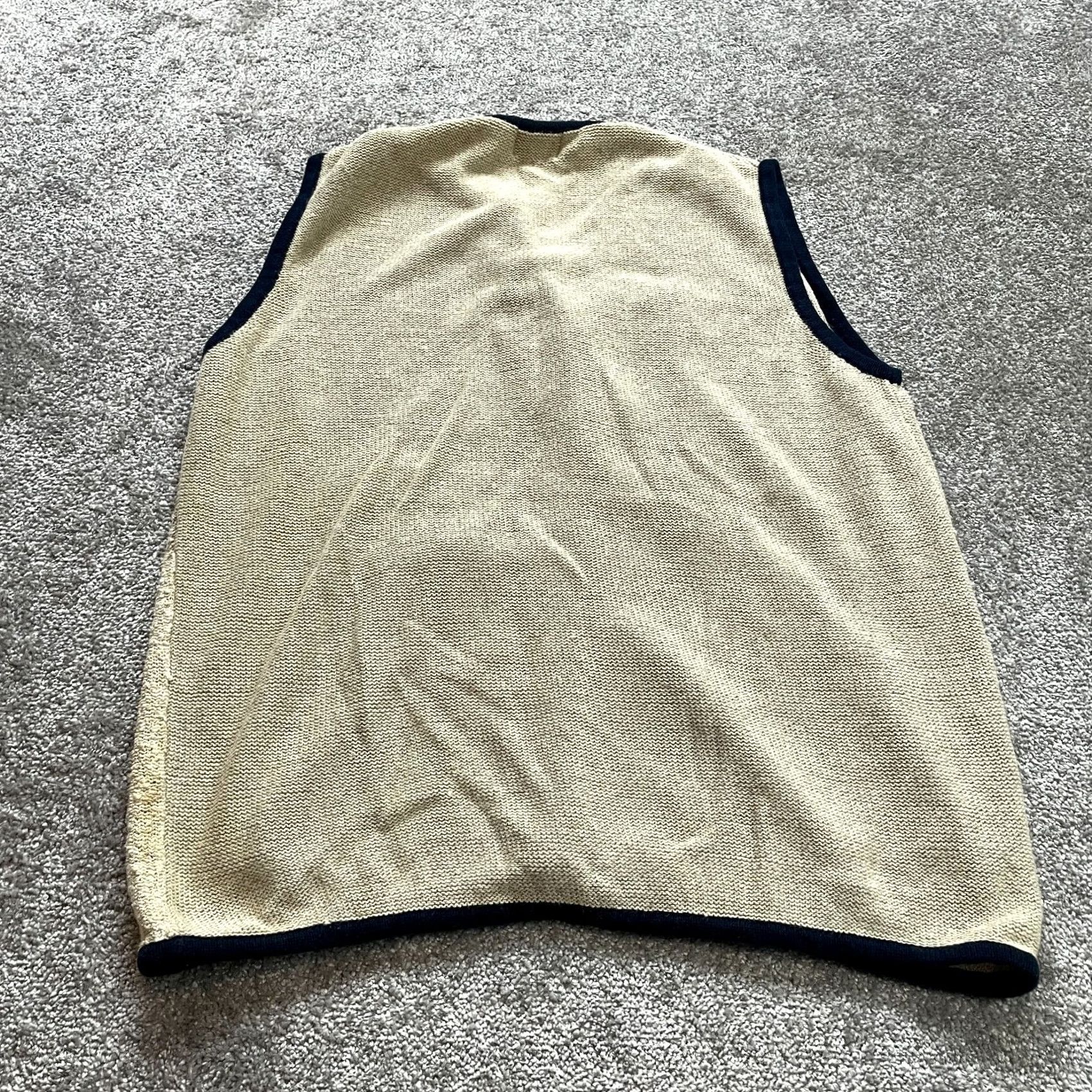 Vintage Gundi Vest Womens 3X Beige Embroidered Knit V-Neck Sweater Vest Christmas USA Vintage Plus Size Ladies Shirt Size XXL / US 16-18 / IT 52-54 - 8 Thumbnail