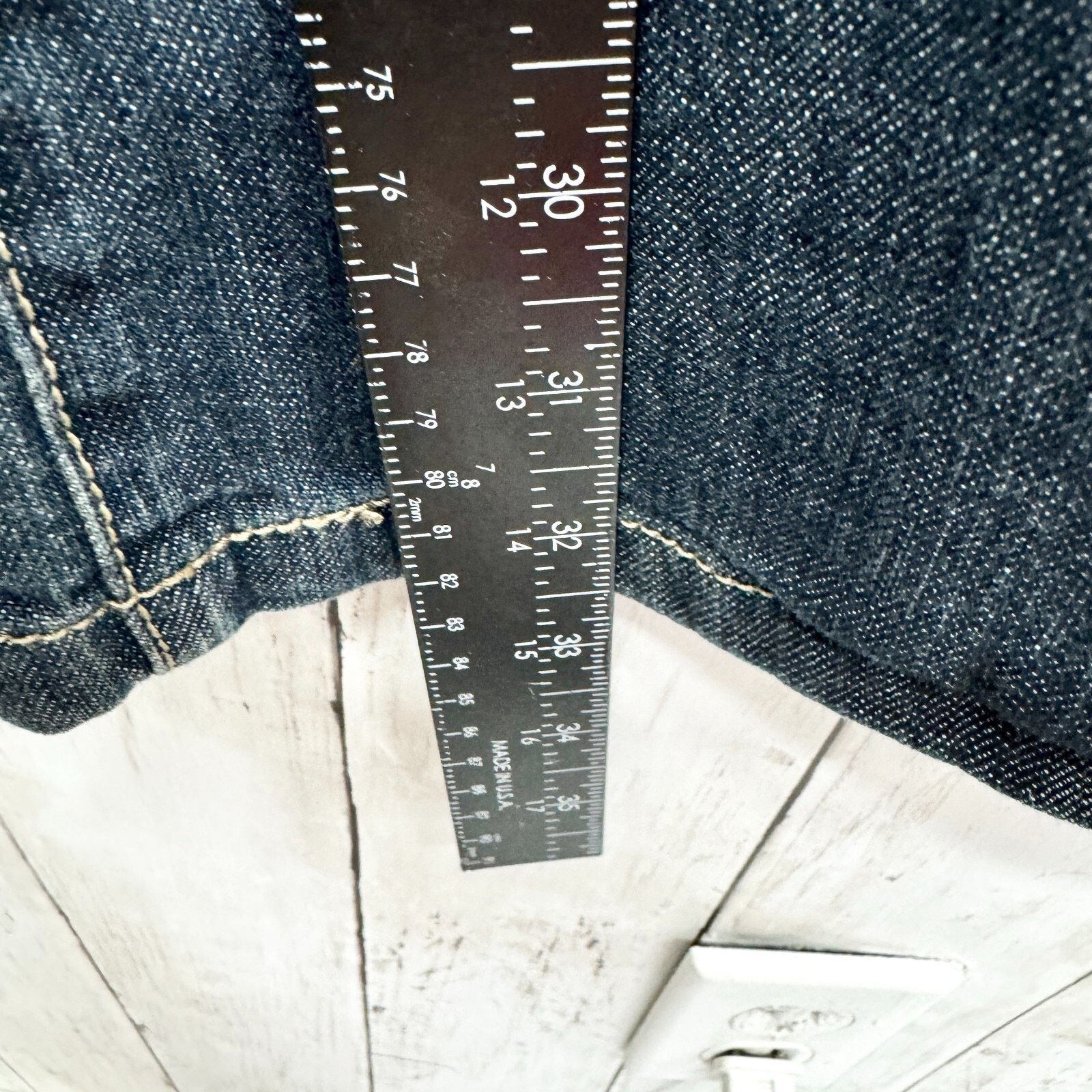 Bcbgmaxazria Y2K BCBG Maxazria Jeans 27 Dark Denim Cotton Relaxed Flare Size 27" / US 4 / IT 40 - 3 Thumbnail