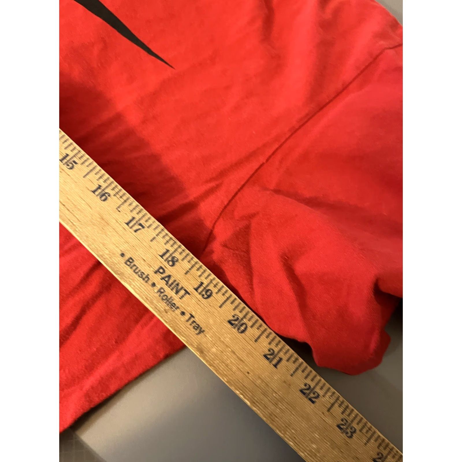 Nike Nike T-Shirt The Nike Tee T-shirt Mens Red Graphic Sz Large Regular Fit Size US L / EU 52-54 / 3 - 5 Thumbnail