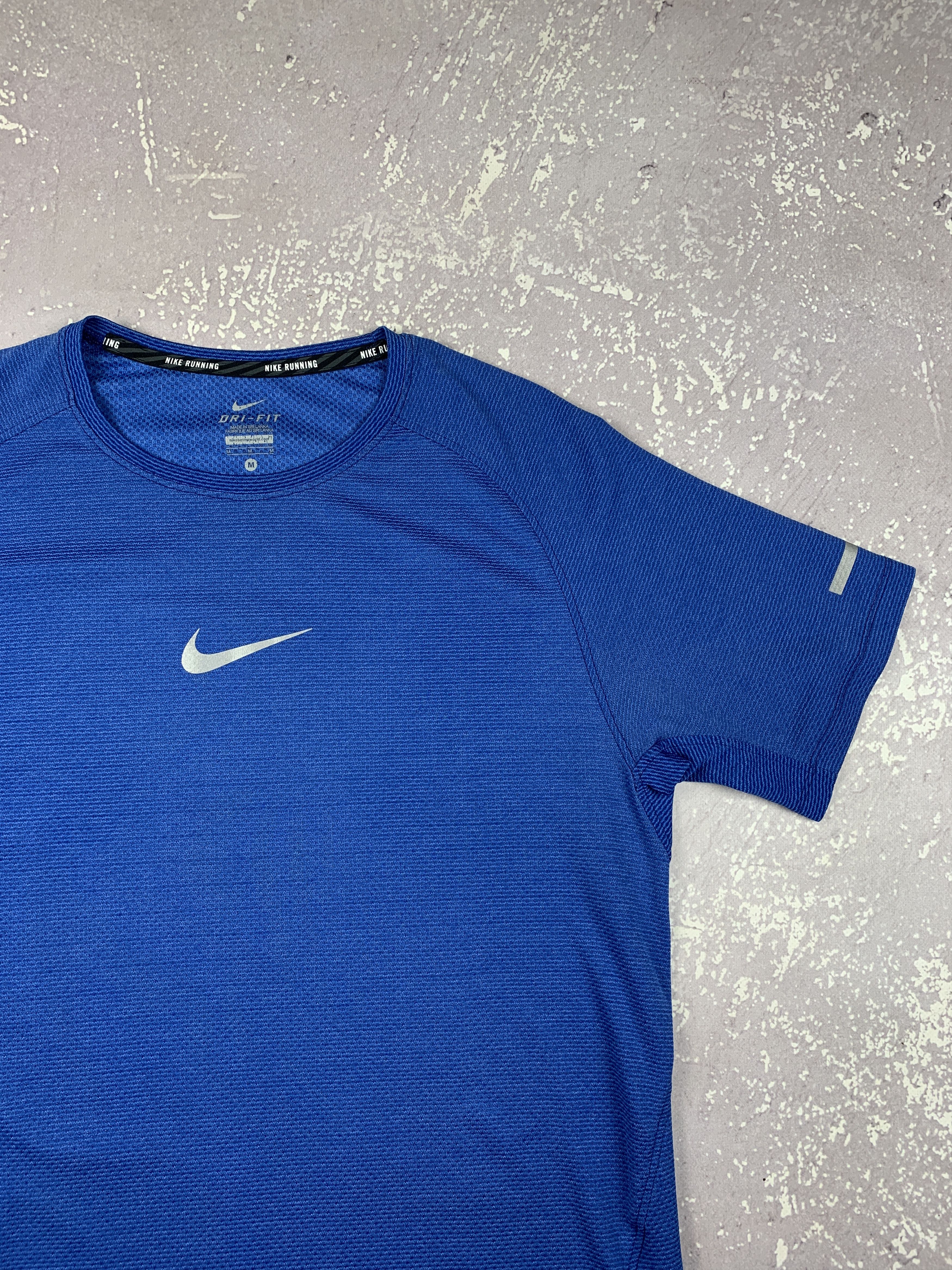 Nike Nike AeroReact Running Dri Fit Center Swoosh T Shirt Size US M / EU 48-50 / 2 - 2 Thumbnail