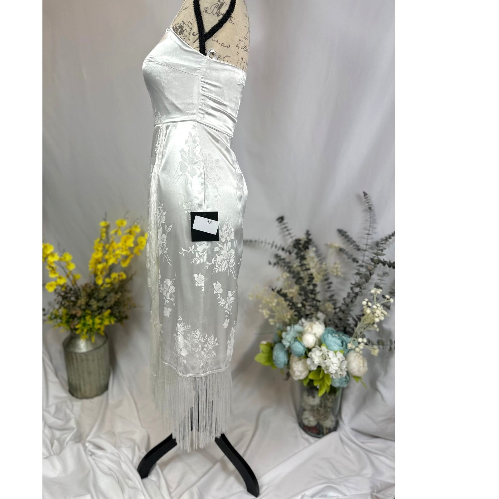 Other Lulus On the Dance floor White Jacquard Fringe Midi Dress XS Size XS / US 0-2 / IT 36-38 - 8 Thumbnail