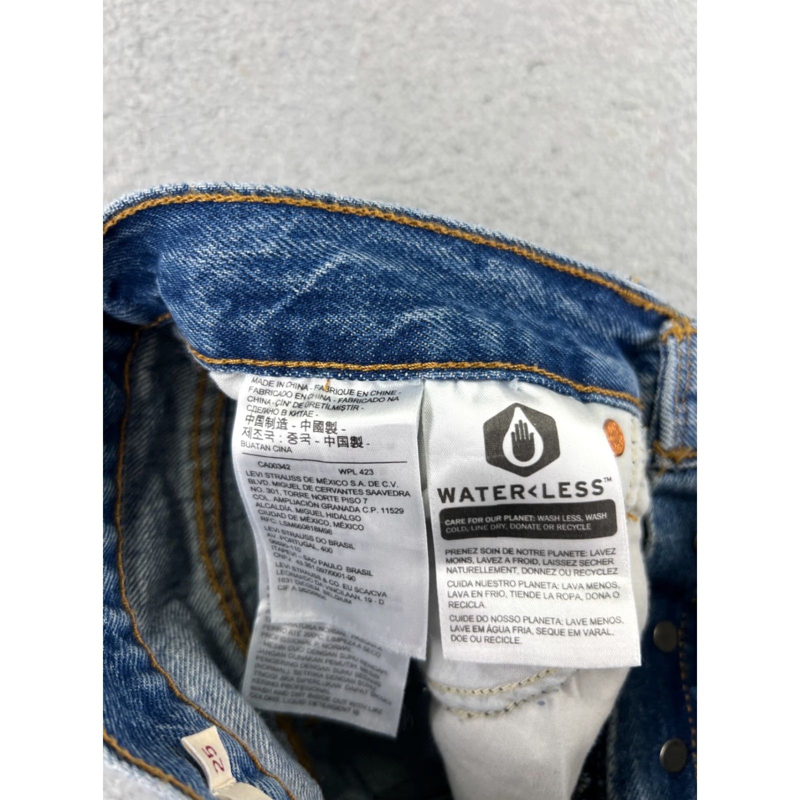 Levi's VINTAGE Levis Premium Jeans Womens 25 Blue Denim Levi's Wedgie Fit Tapered 24x27 Button Zipper 5-Pocket Distressed Stretch Regular Men? Size 42" / US 20 - 7 Thumbnail