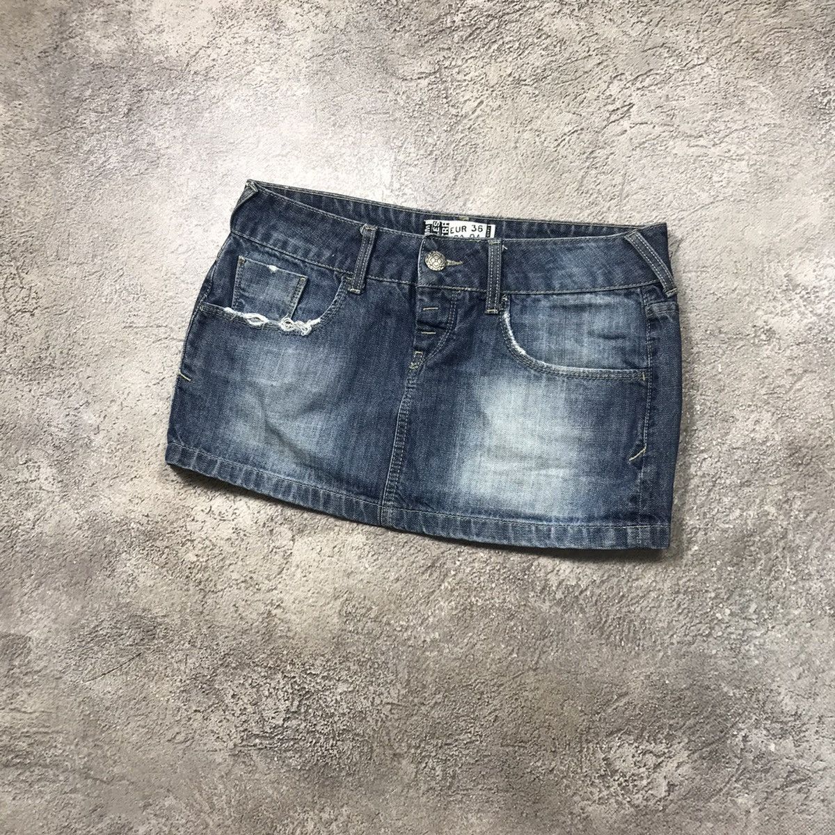 Vintage Y2K Vintage Mini Skirt Faded Streetwear Skater Graphic 30 Size 30" / US 8 / IT 44 - 2 Thumbnail