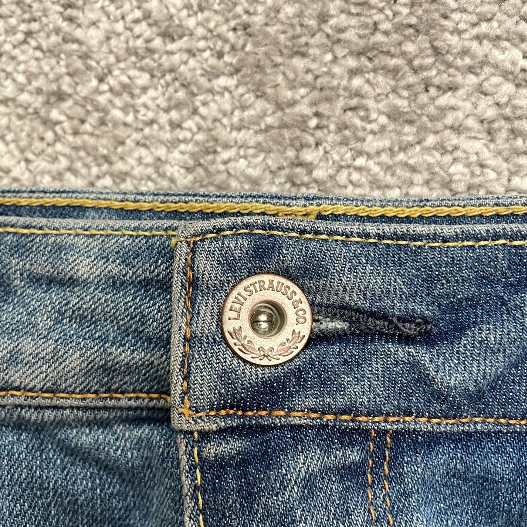 Levi's VINTAGE Levi's Jeans Bootcut Denim 28in Waist 31in Inseam Blue Medium Wash Womens 10/30 Classic Modern 5-Pocket Design, Button Zip Size 32" / US 10 / IT 46 - 3 Thumbnail