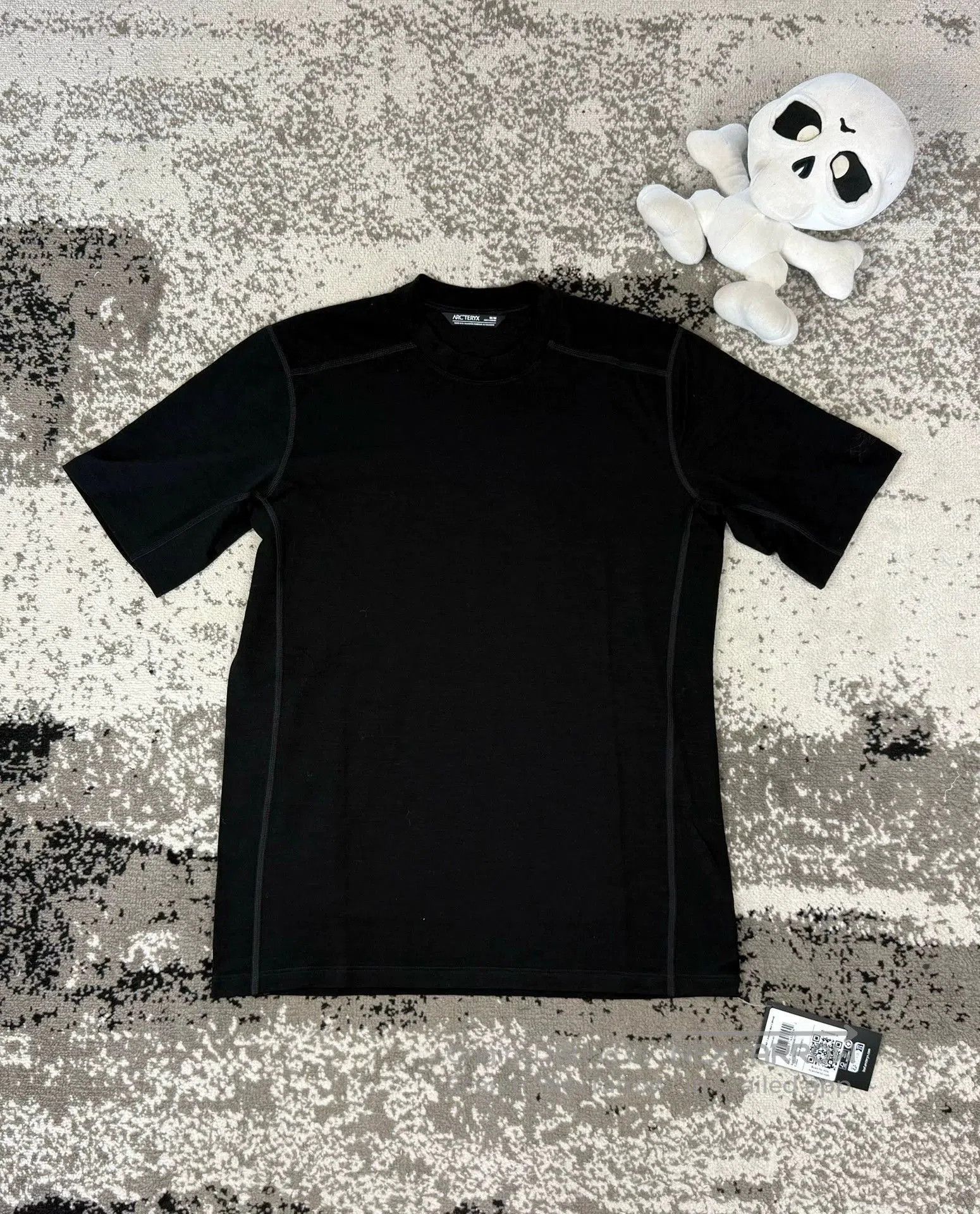 Arc'teryx Black Short-Sleeve Performance Shirt. Size US M / EU 48-50 / 2 - 1 Thumbnail