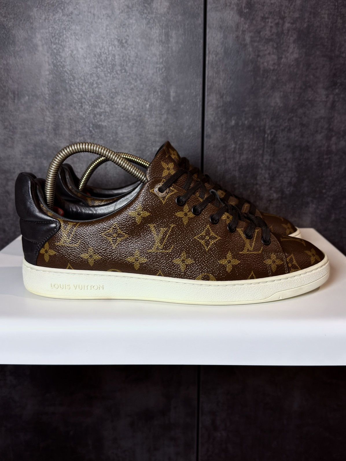 Louis Vuitton Rare Louis Vuitton Frontrow Low Top Sneakers Luxury Size US 9.5 / EU 42-43 - 8 Thumbnail