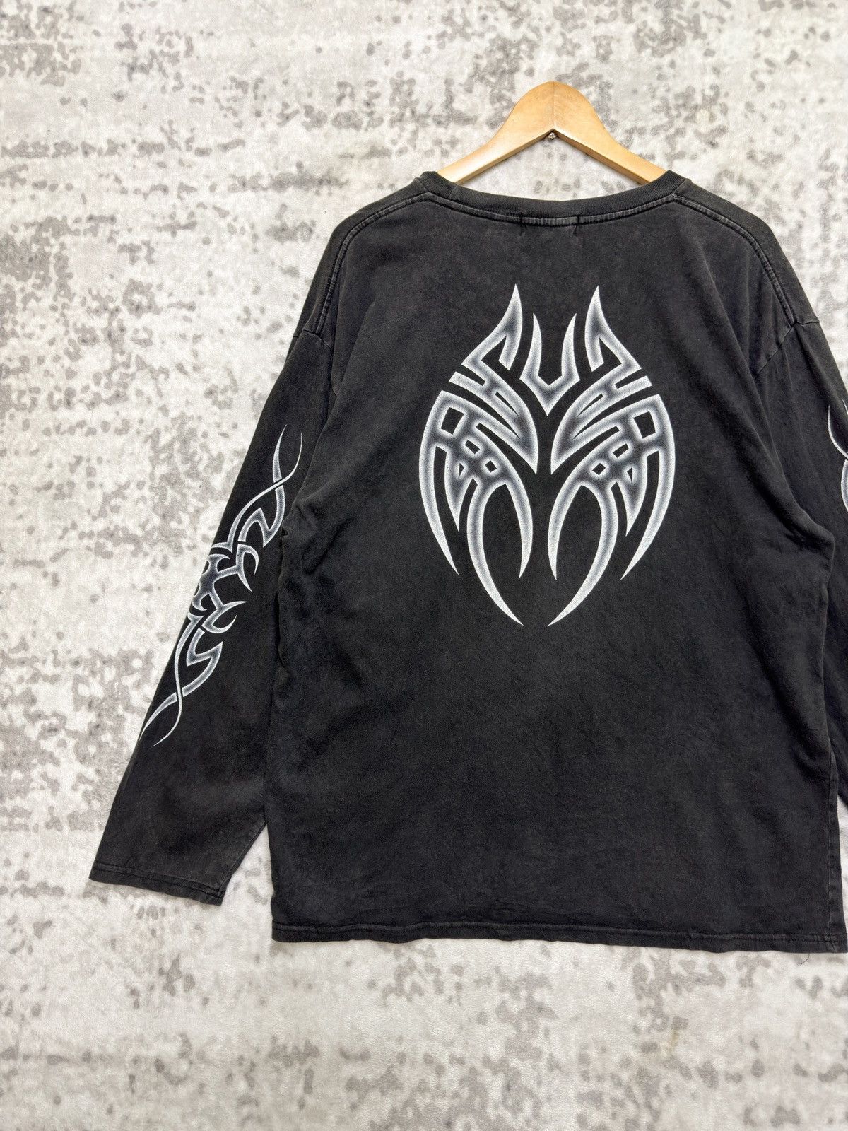 Vintage Vintage Y2K Tribal Long Sleeve Black Fade Graphic Tee Size US XL / EU 56 / 4 - 7 Thumbnail