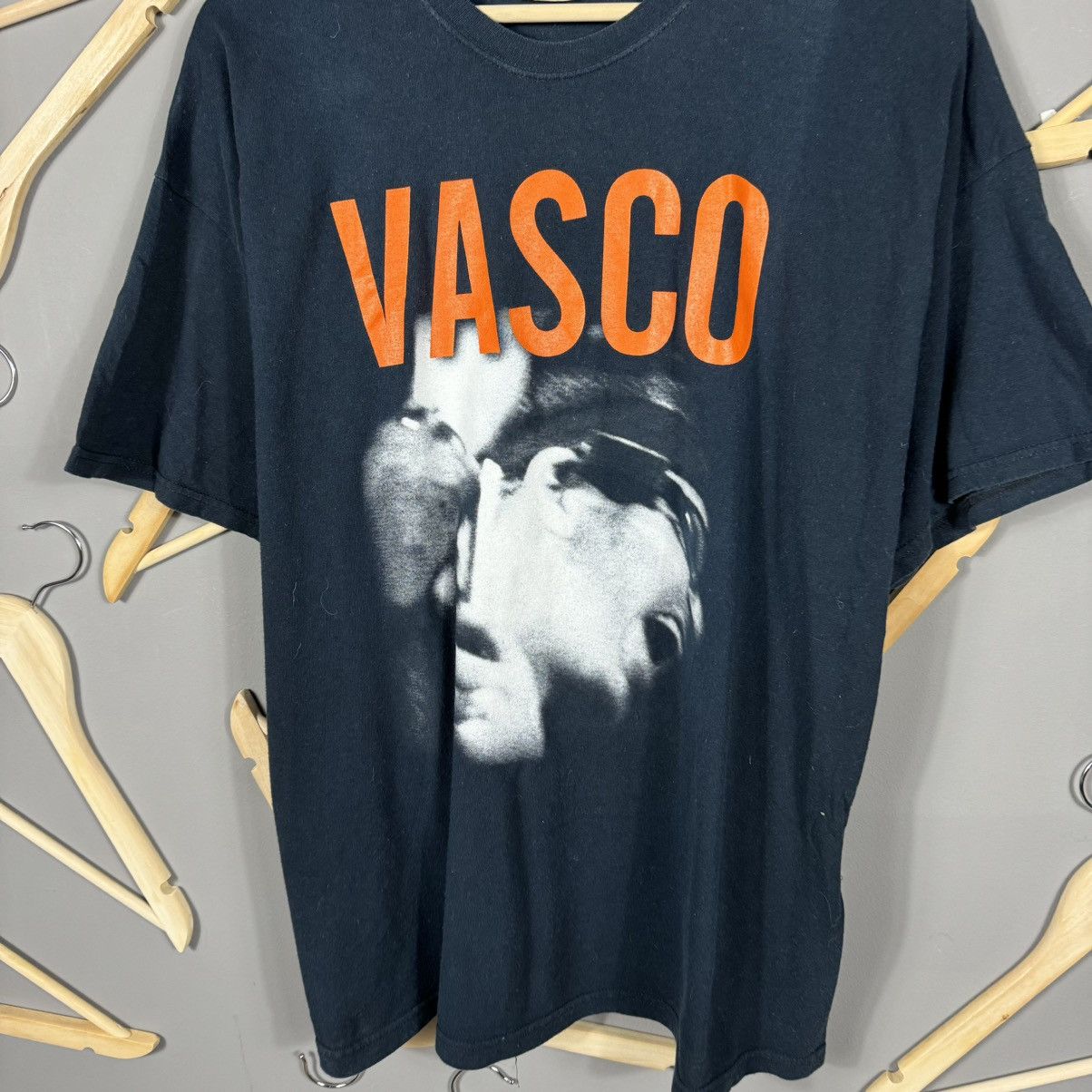 Band Tees Vasco Rossi Basta Poco Concert Tee 2007 Screen Stars Size US XL / EU 56 / 4 - 5 Thumbnail