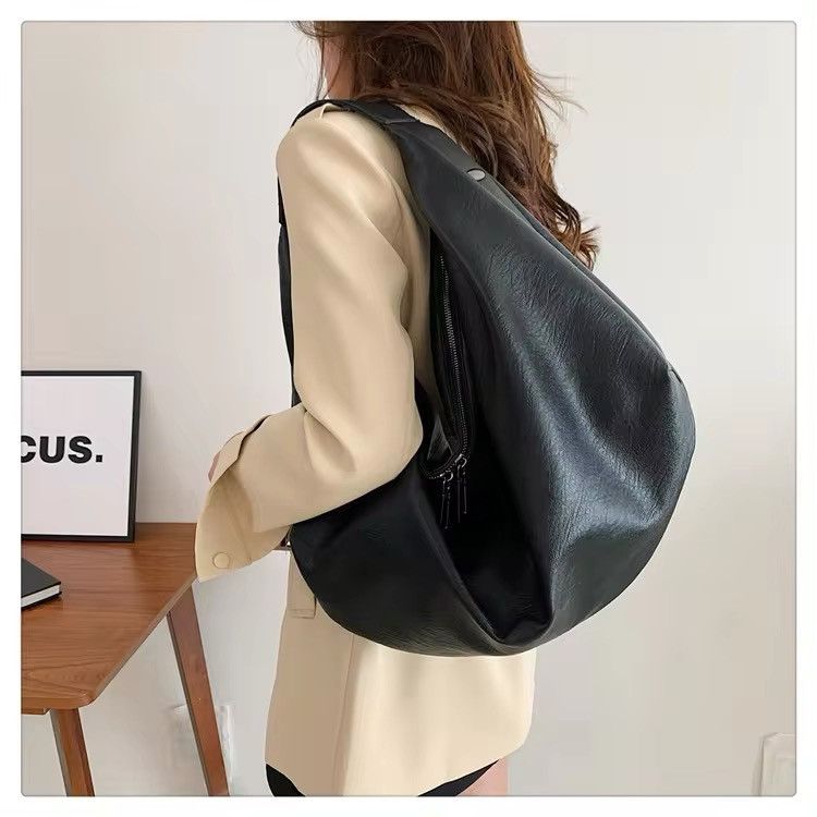 Japanese Brand × Leather Soft Leather Crossbody Handbag Size ONE SIZE - 2 Thumbnail