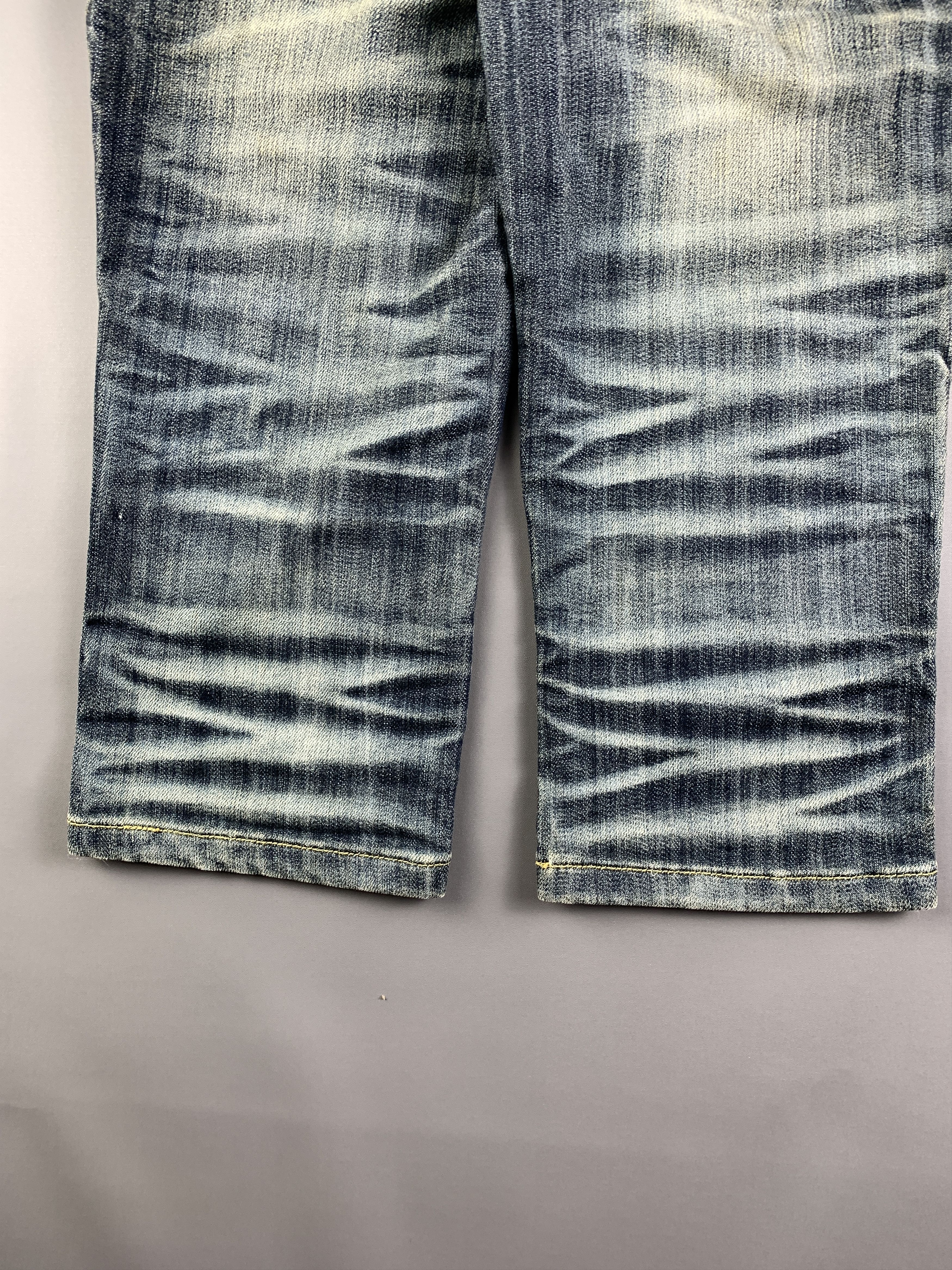 Japanese Brand QYZY Washed Blue Embroidery Chicks Capri Jeans Shorts (26) Size 26" / US 2 / IT 38 - 7 Thumbnail