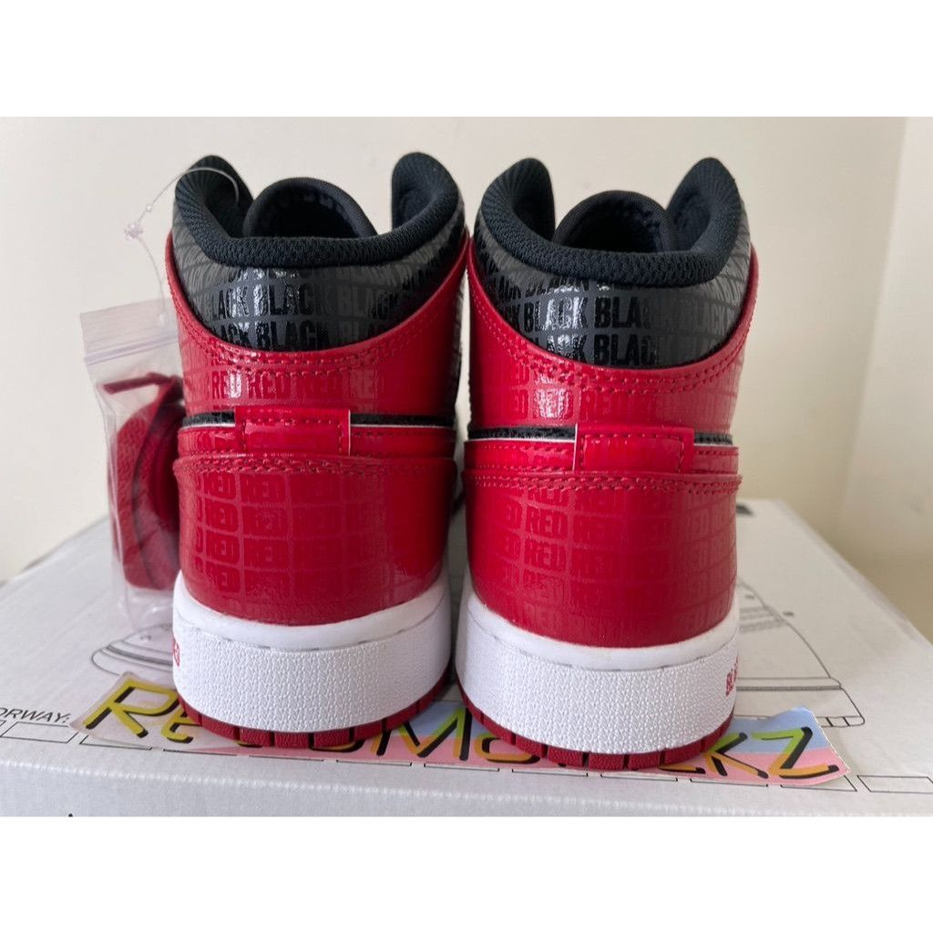 Jordan Brand Jordan 1 MID SS Bred Black Red Text GS 5Y Size US 5 / EU 37 - 4 Thumbnail