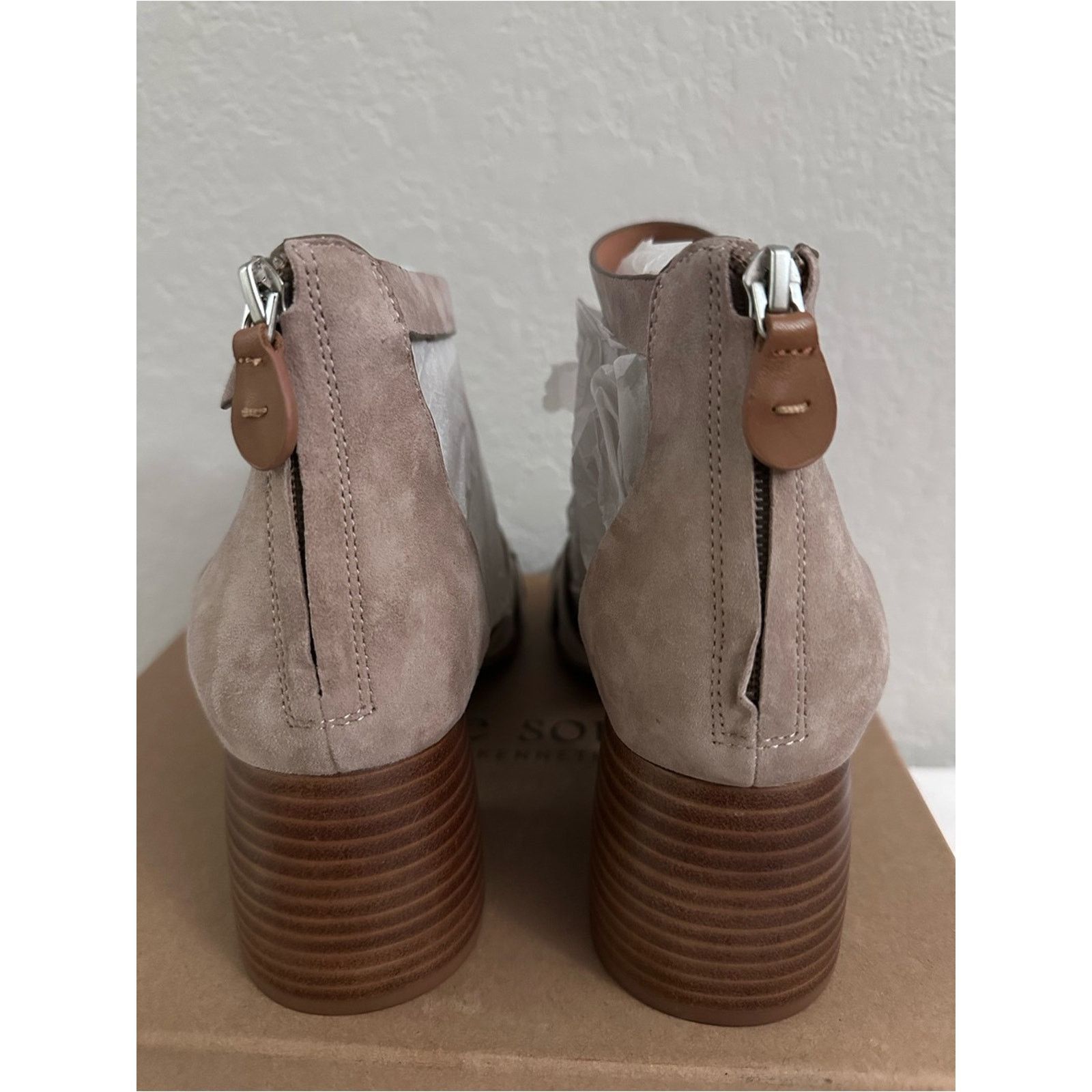 Gentle Souls Gentle Souls by Kenneth Cole Women 10 Myla Heel Sandal Size US 10 / IT 40 - 3 Thumbnail