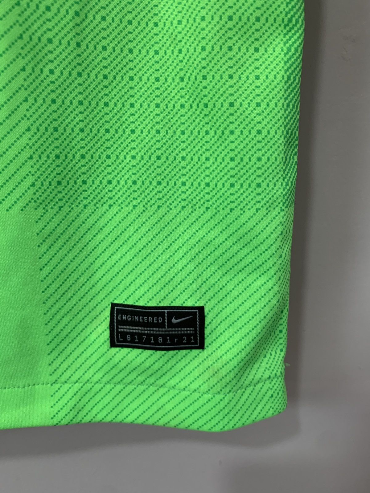 Nike Liverpool 21/22 Goalkeeper Football Shirt Nike Soccer Jersey Size US S / EU 44-46 / 1 - 9 Thumbnail