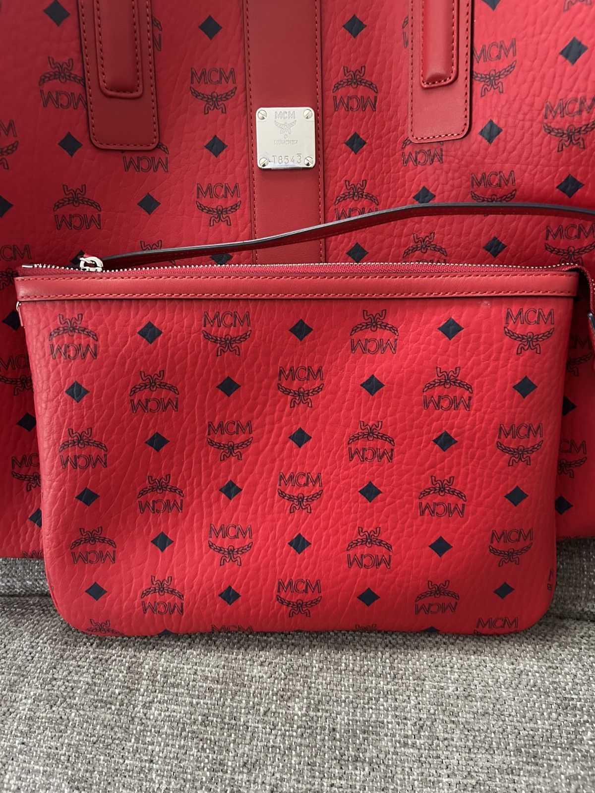 MCM Large Liz Reversible Shopper - Candy Red Size ONE SIZE - 4 Thumbnail