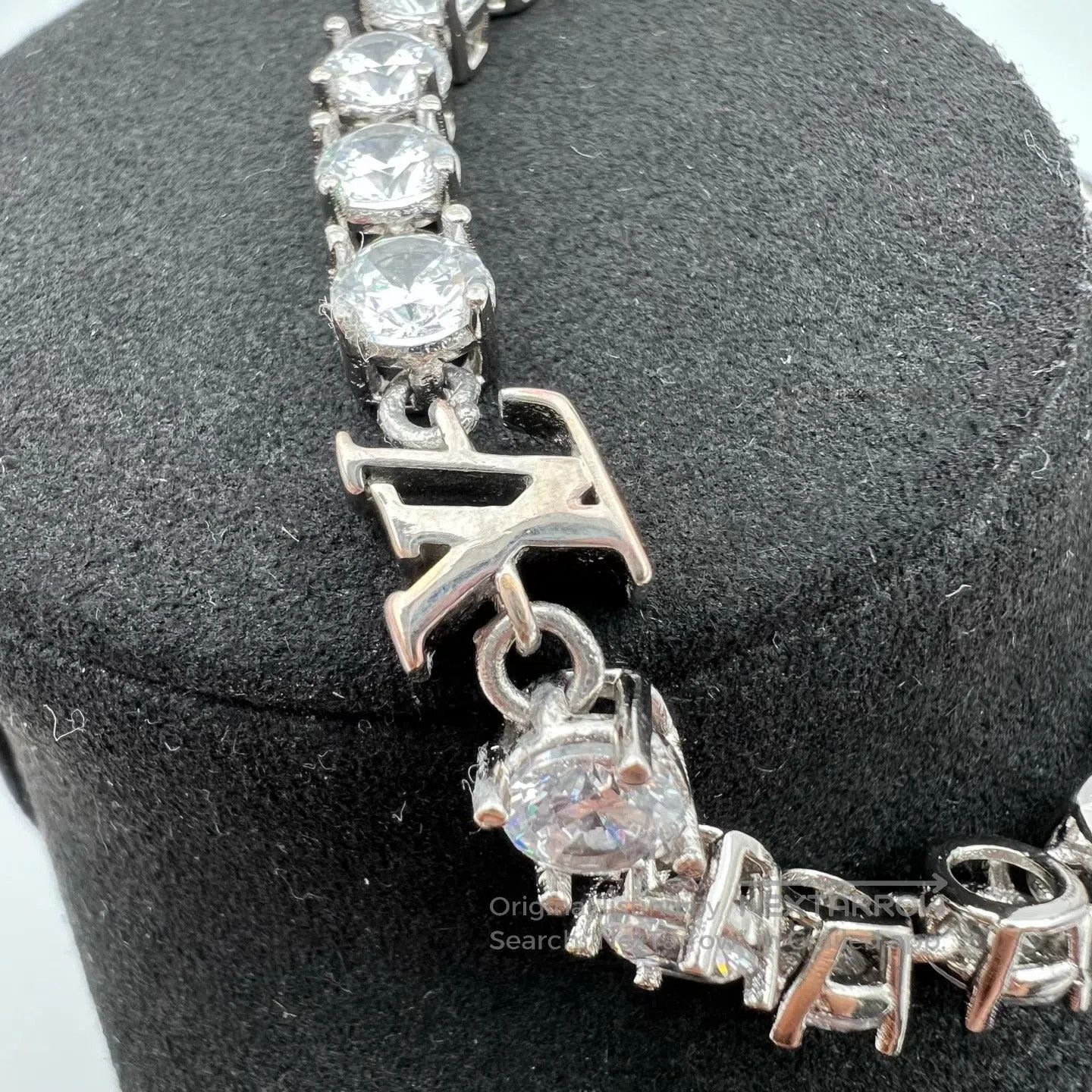 Louis Vuitton Louis Vuitton Crystals: Zircon White Flower Bracelet Size ONE SIZE - 3 Thumbnail