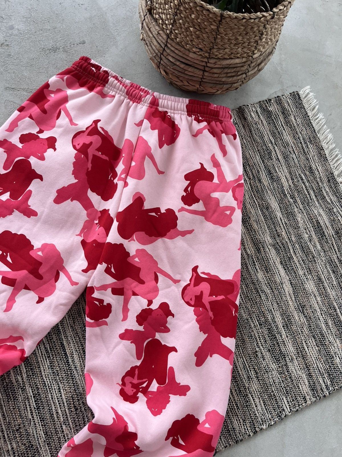 Named Collective Hype Named Collective Unrealistic Pink camouflage Sweatpants Size US 32 / EU 48 - 12 Thumbnail