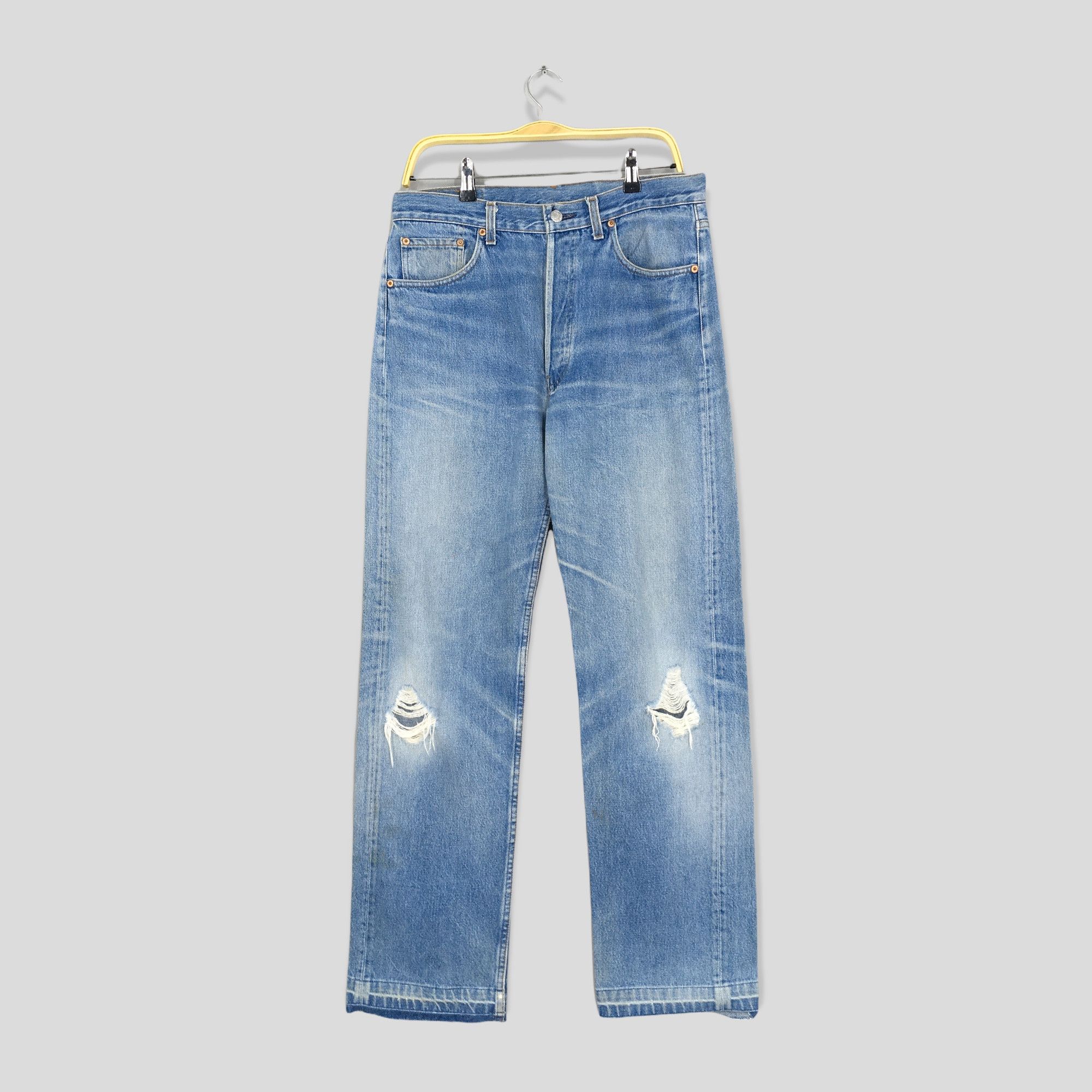 image of Size 32X31 Vintage Levi's 501 Light Washed Jeans in Blue, Men's