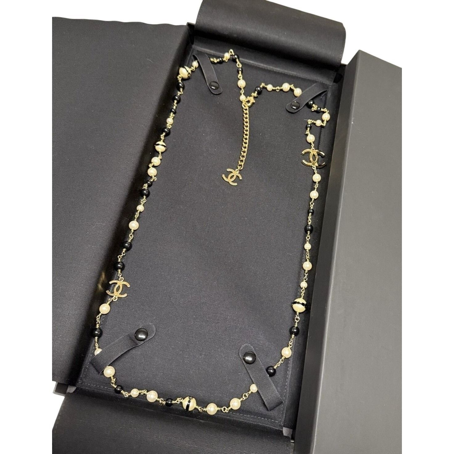 Chanel Chanel Long Pearl & Black Beaded Necklace With Gold CC Logo Size ONE SIZE - 5 Thumbnail