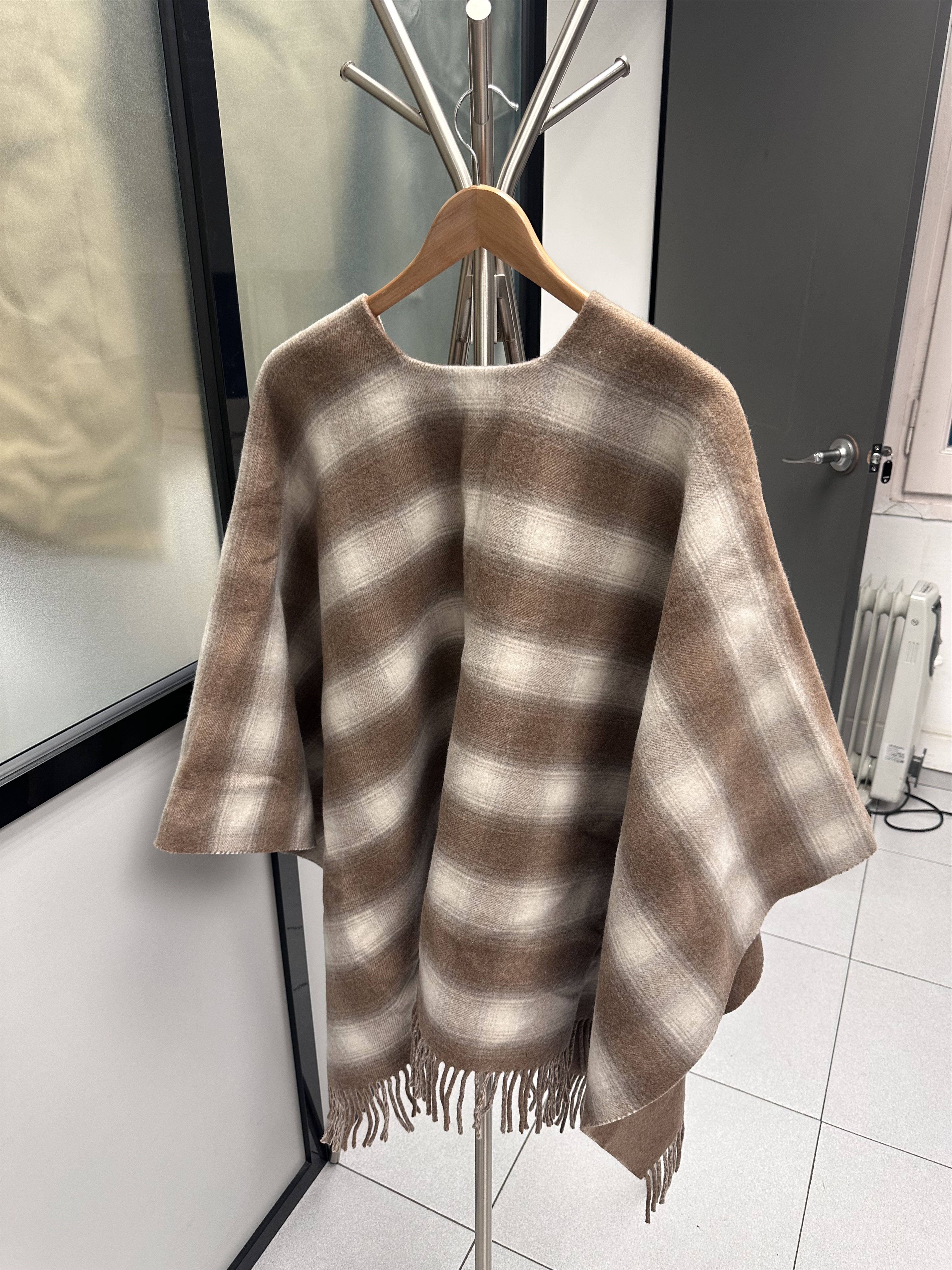 Loro Piana Loro Piana Tartan Cashmere-Wool Fringe Poncho Size ONE SIZE - 3 Thumbnail