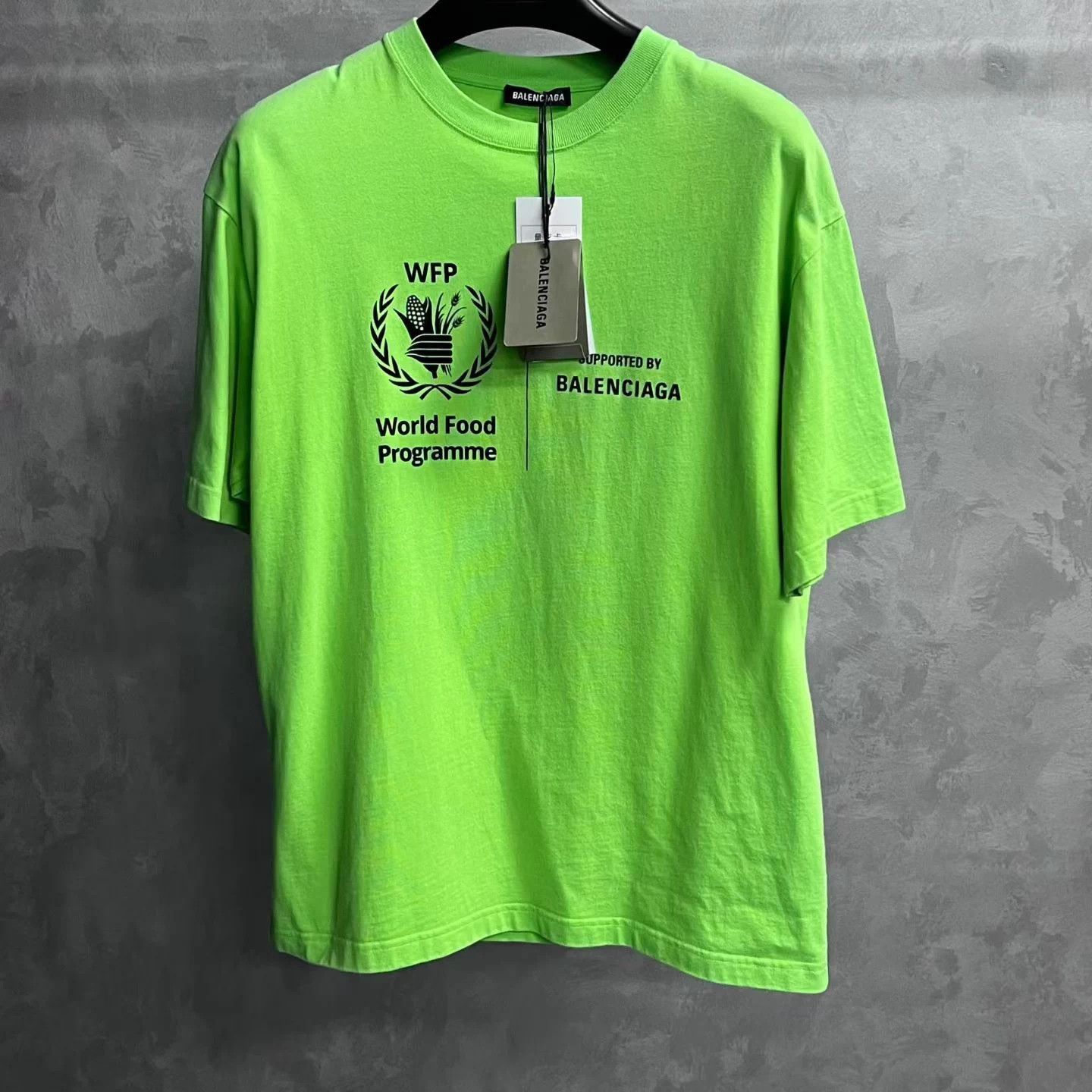 Balenciaga Balenciaga Neon Green Letter Logo Short-Sleeve T-Shirt S Size US S / EU 44-46 / 1 - 1 Thumbnail