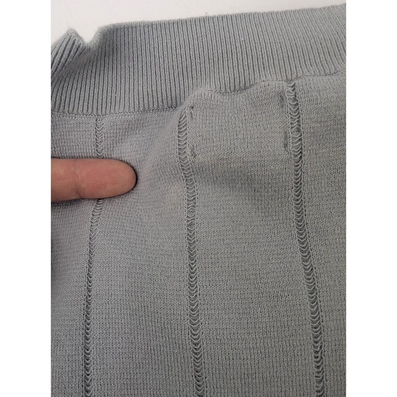 Vintage Frank & Oak Men’s Medium V-Neck Sleeveless Sweater Vest Gray Cotton Modern Relaxed Fit Shirtless Size US M / EU 48-50 / 2 - 5 Thumbnail