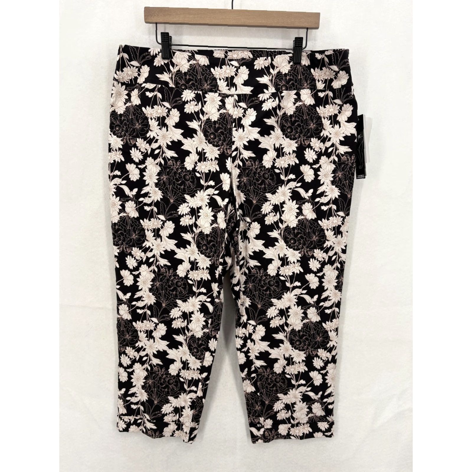Vintage Tribal Fia Cuffed Cropped Trouser Pants Womens 18W Black Floral Stitch Fix NWT Size 40" / US 18 - 2 Thumbnail