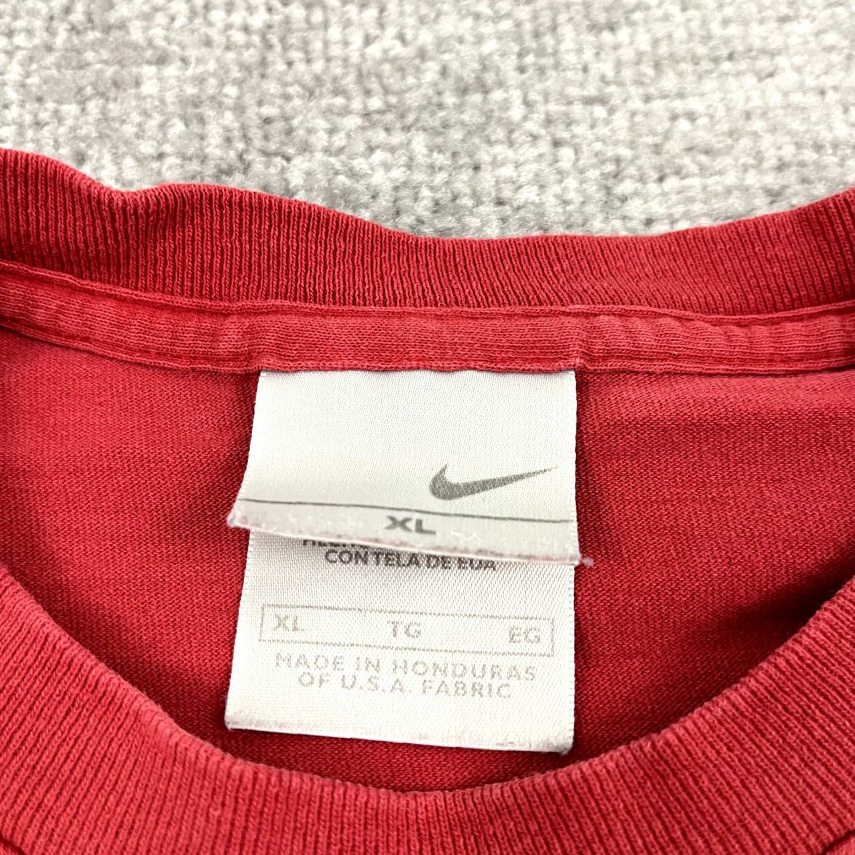 Nike VINTAGE Nike Shirt Mens XL Red Graphic Swoosh Check Tee Gray Tag Skate Retro Y2K Size US XL / EU 56 / 4 - 3 Thumbnail