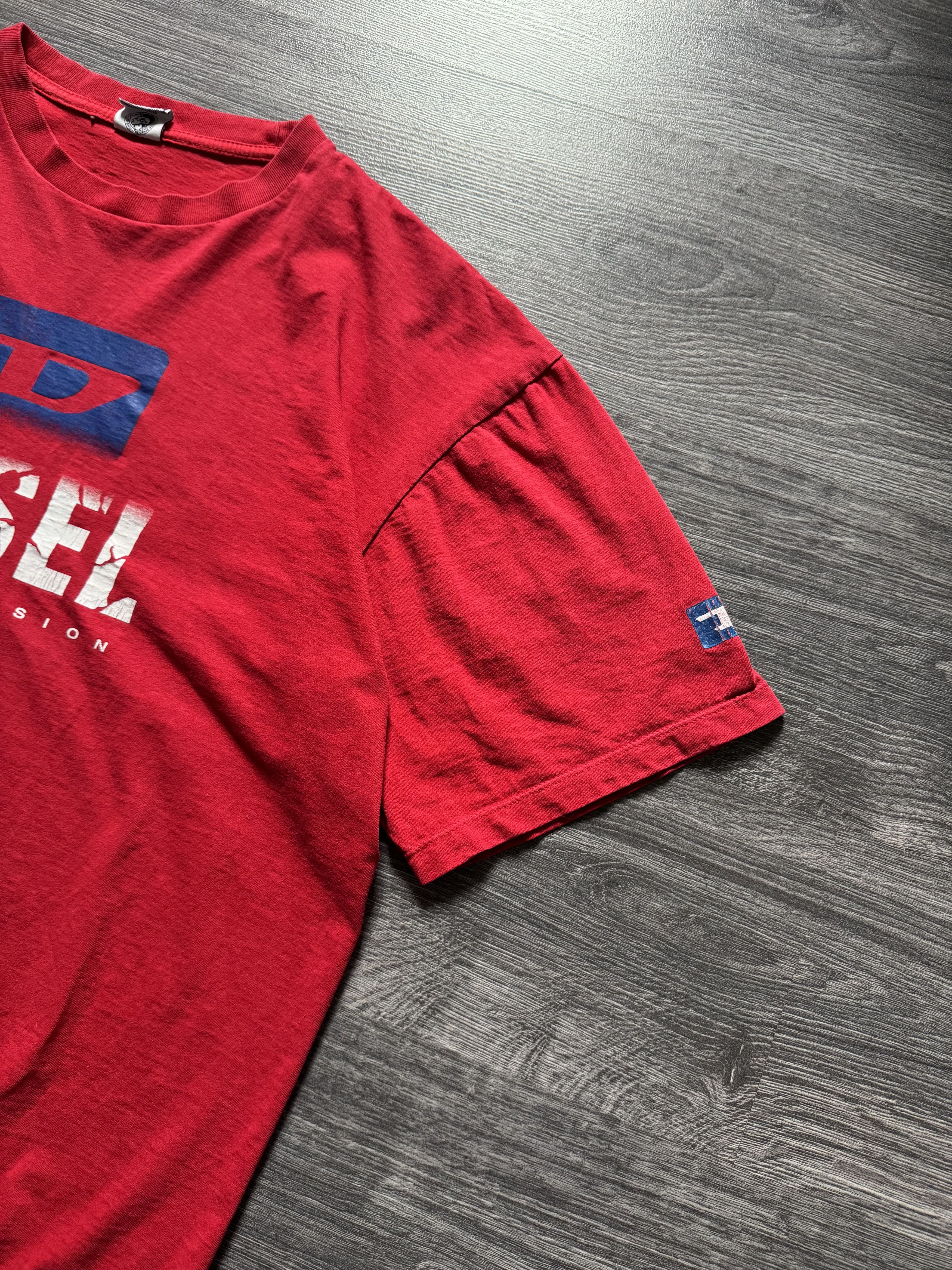 Diesel Vintage Diesel Graphic T-Shirt Y2K Red Distressed Logo Tee Size US XXL / EU 58 / 5 - 4 Thumbnail