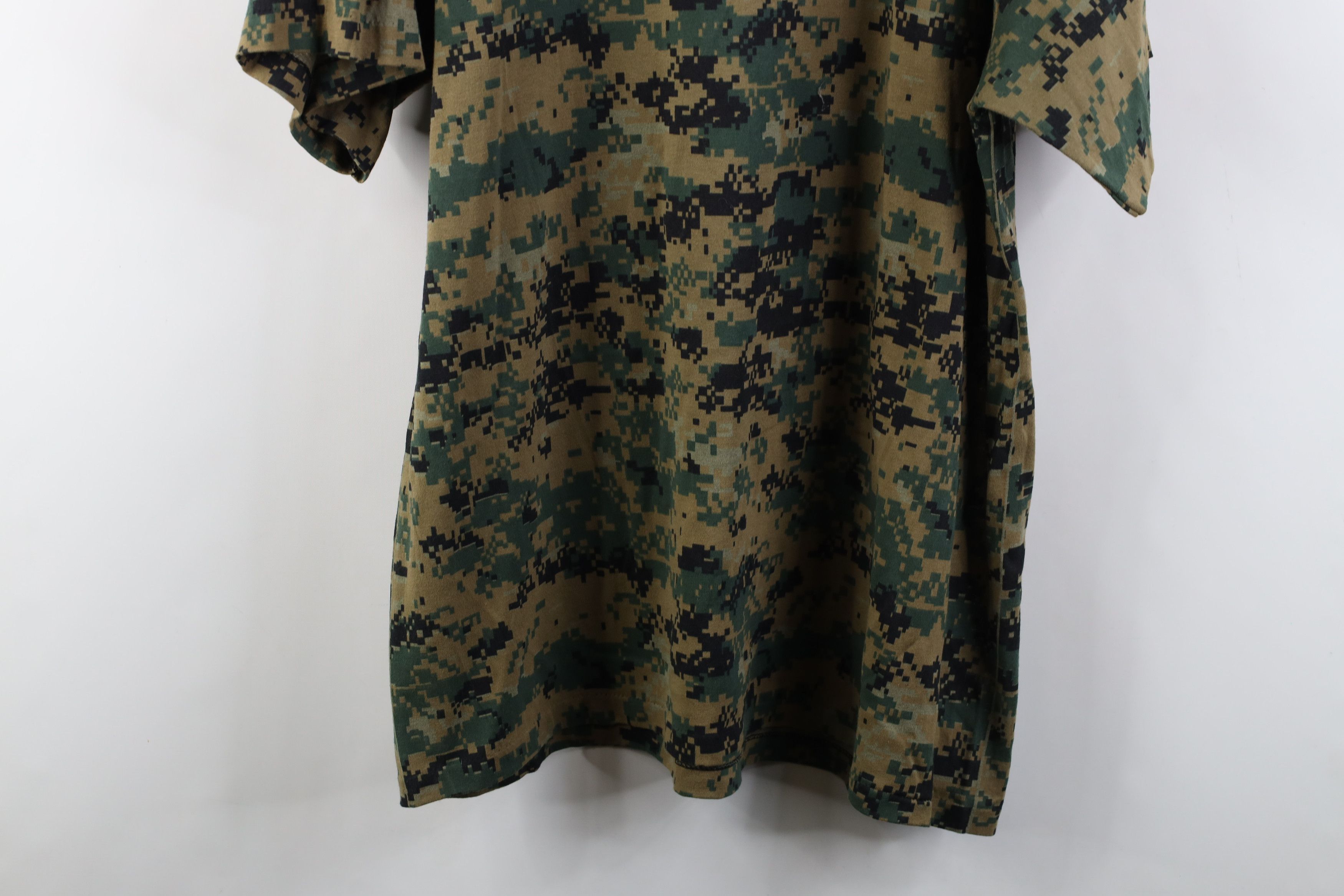 Vintage Vintage 90s Streetwear Camouflage Short Sleeve T-Shirt USA Size US XL / EU 56 / 4 - 9 Thumbnail