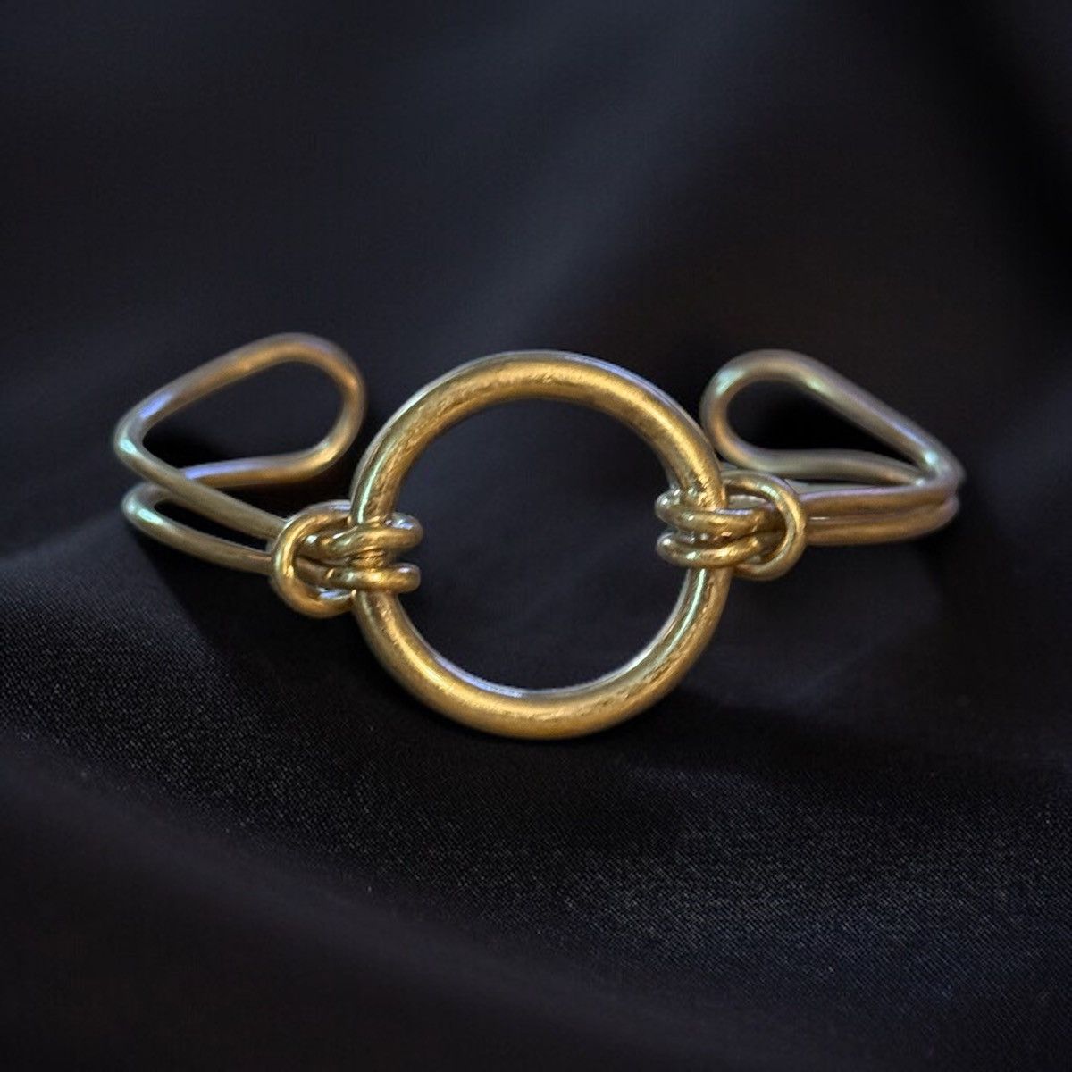 Other Gold tone open circle wire cuff bracelet Size ONE SIZE - 1 Thumbnail