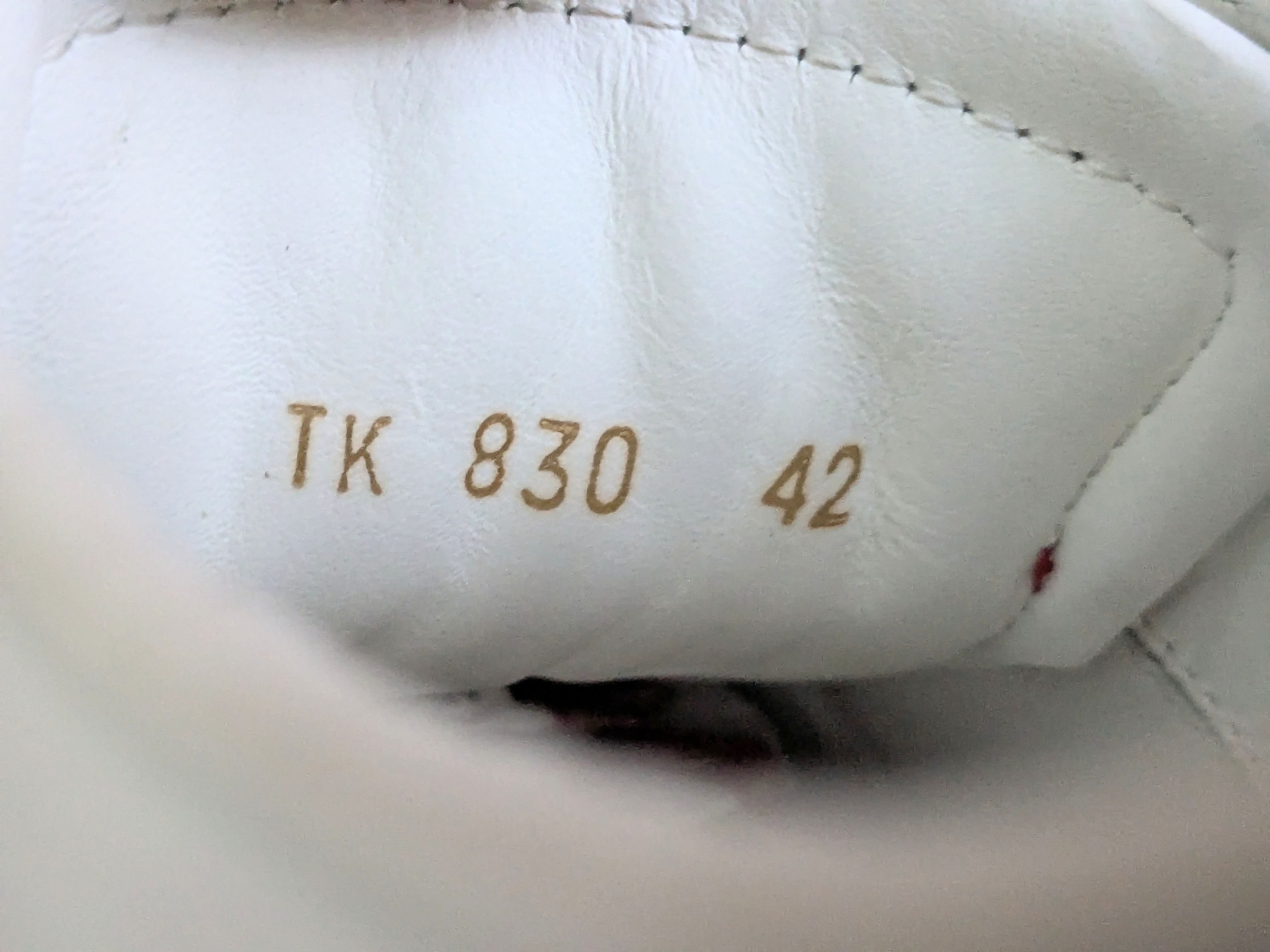 Valentino Valentino Rockstud Sneakers 9 42 Red White Low Tops Size US 9 / EU 42 - 6 Thumbnail