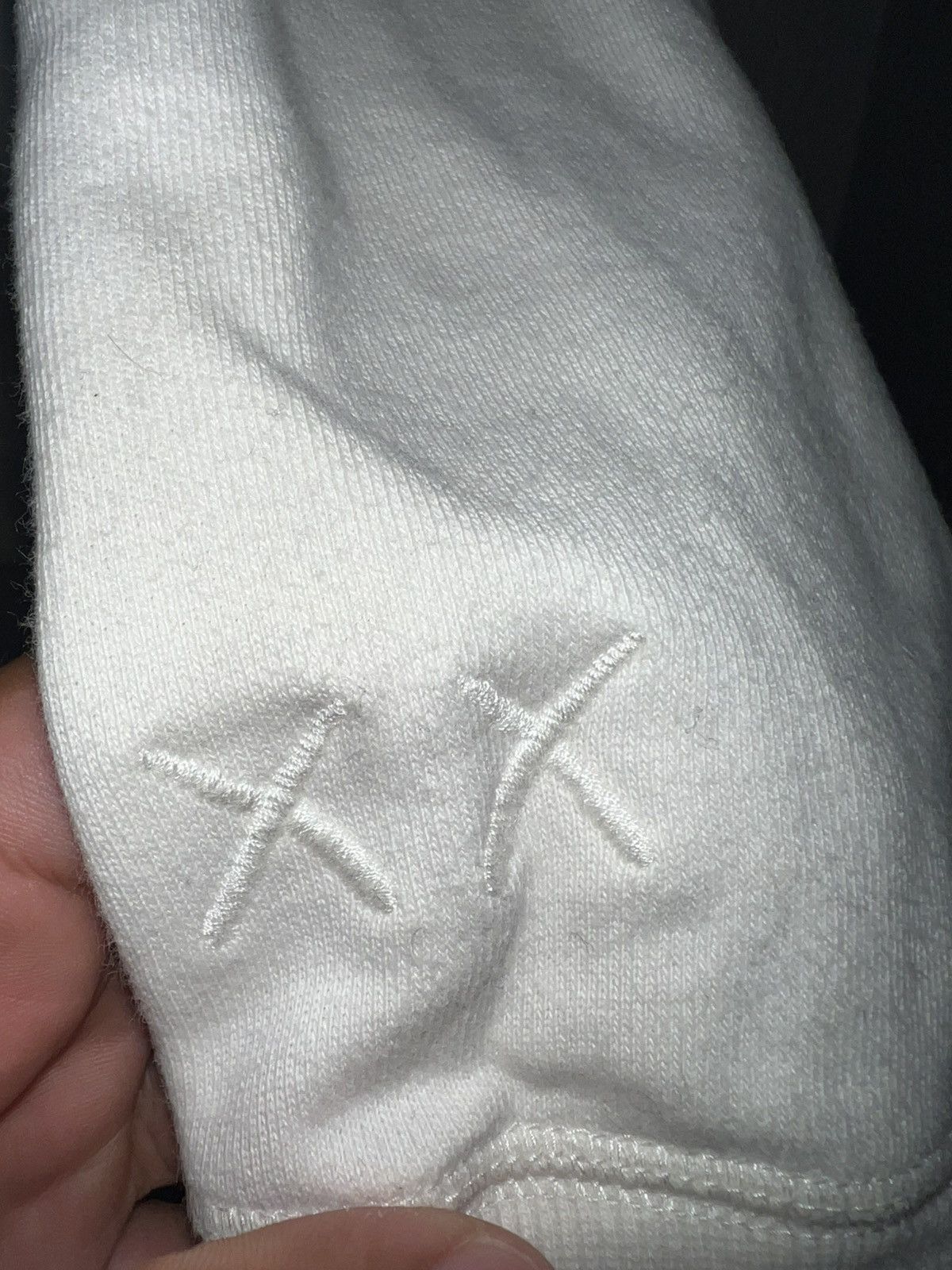 Kaws × Uniqlo Uniqlo Kaws long-sleeve sweater size large Size US L / EU 52-54 / 3 - 3 Thumbnail