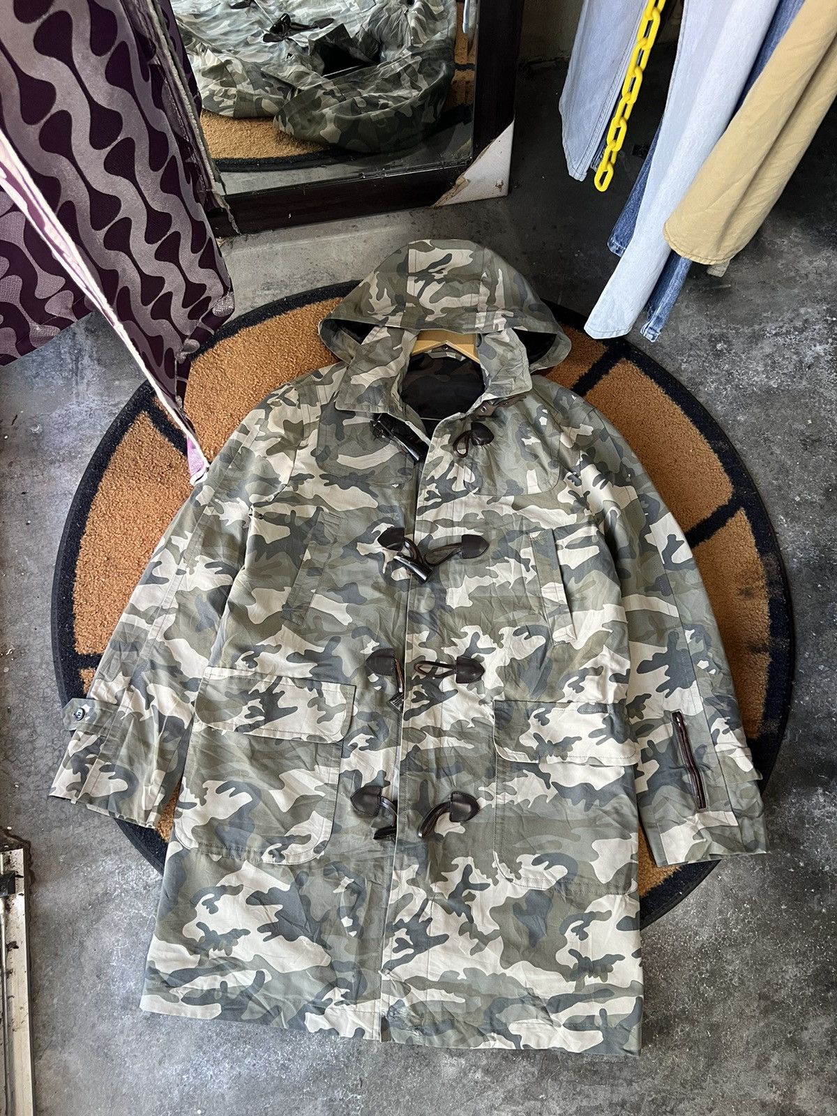 SOPHNET. CAMOUFLAGE MOUNTAIN PARKA