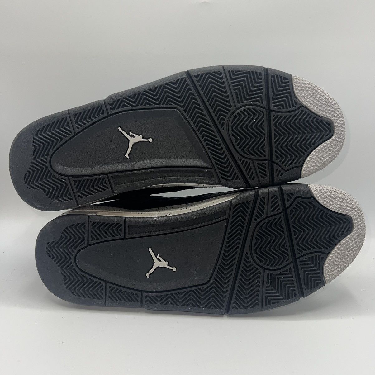 Jordan Brand Jordan 4 Retro Oreo Size 12 Size US 12 / EU 45 - 7 Thumbnail