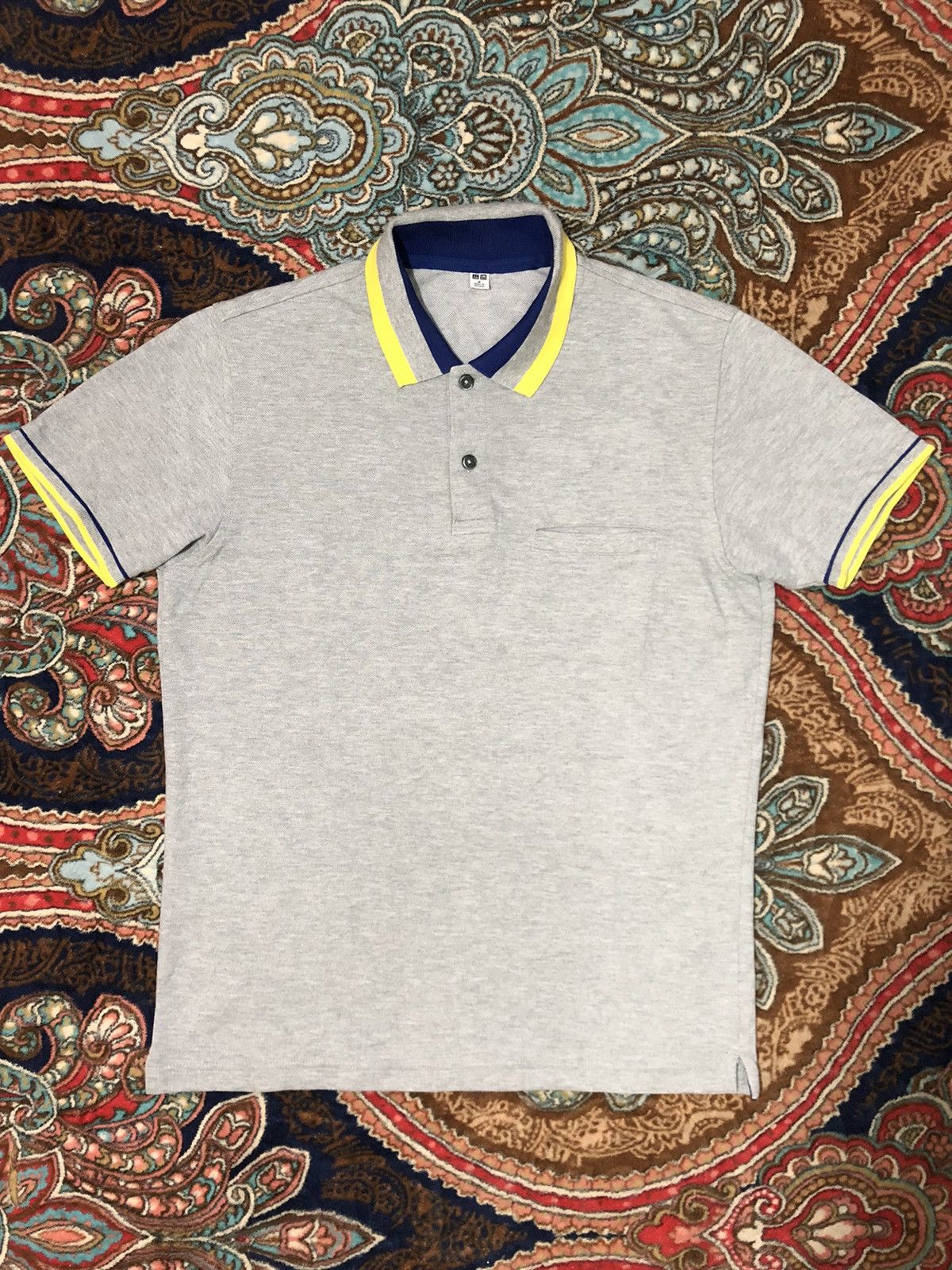 Uniqlo TSHIRT UNIQLO Size US M / EU 48-50 / 2 - 1 Thumbnail