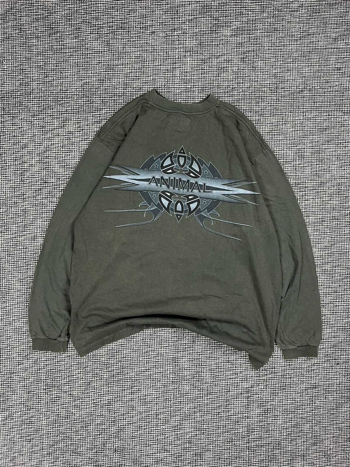 Vintage vintage 90s animal tribal long sleeve distressed tee skate Size US XL / EU 56 / 4 - 1 Thumbnail