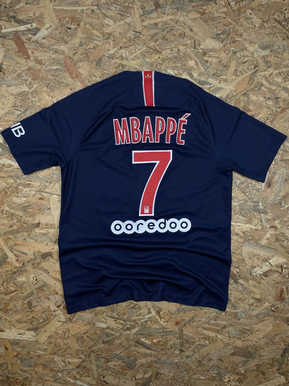 Flocage Officiel PSG 2018/2019 - N°7 Mbappé - Domicile Rouge - Footpress®