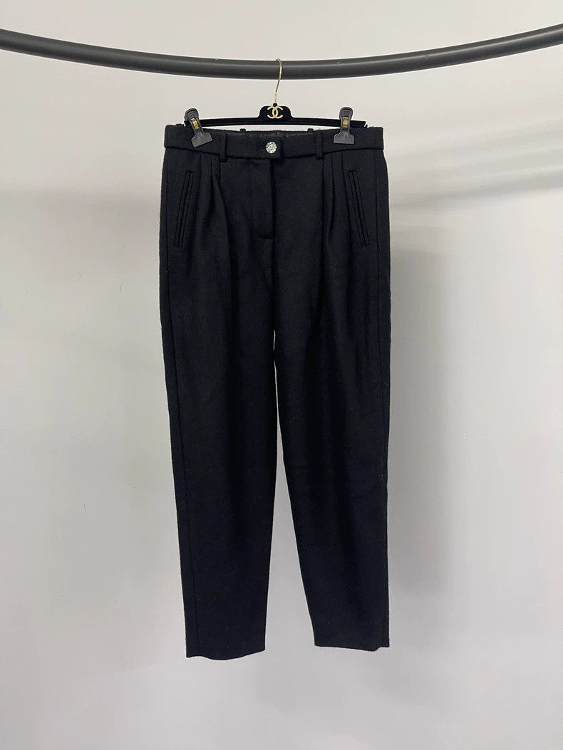 Chanel Chanel 22A black diamond-buttoned wool trousers 2505-Nextar Size 25" / US 0 / IT 36 - 1 Thumbnail
