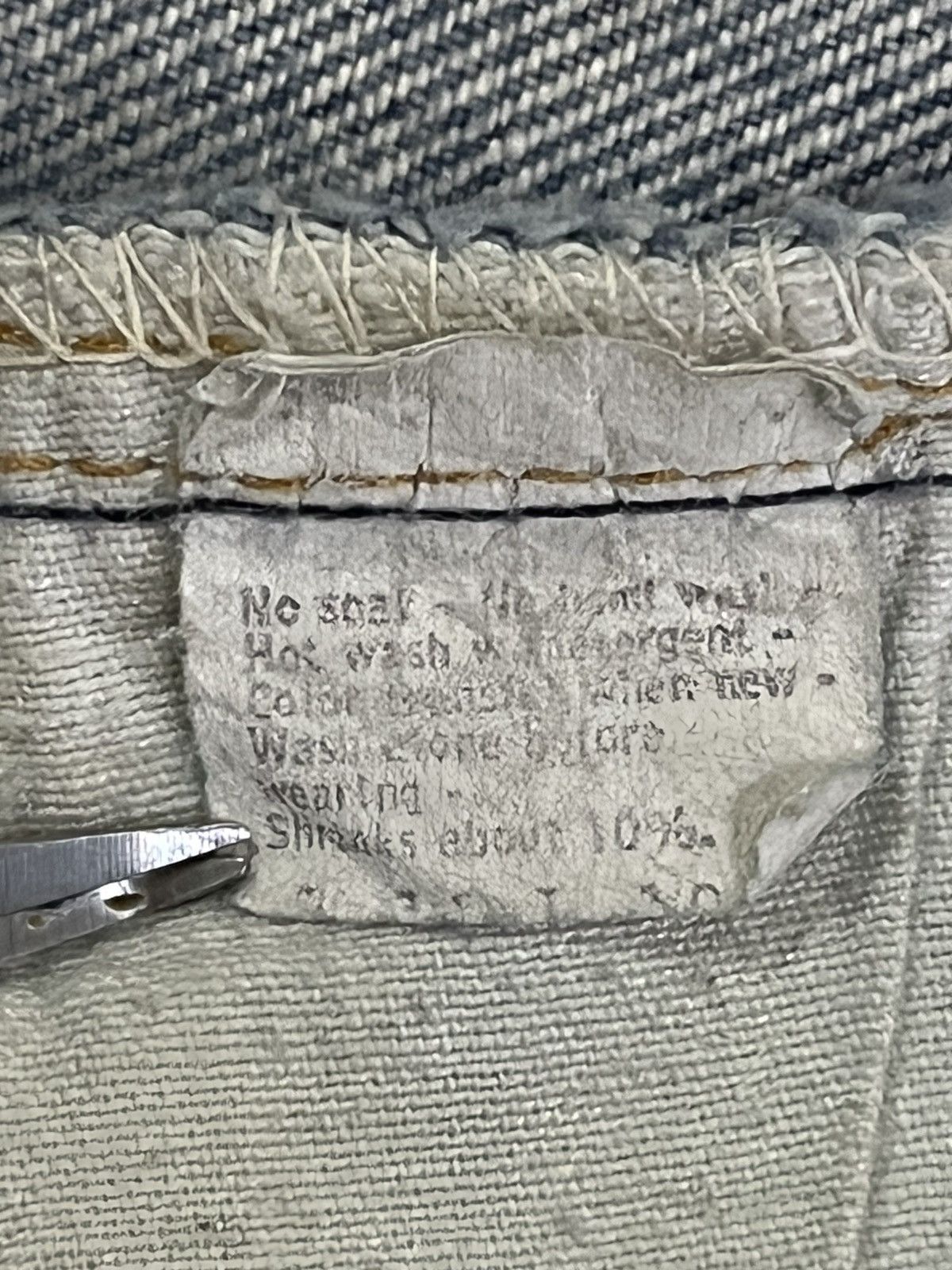 Levi's Vintage 70s Levis 501 Selvedge Button Stamp #2 Destroy Jeans Size US 34 / EU 50 - 13 Thumbnail