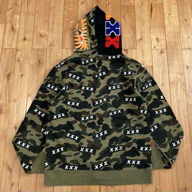 Bape GOD SELECTION XXX × BAPE CAMO Shark Full Zip Hoodie APE Size US XL / EU 56 / 4 - 3 Thumbnail