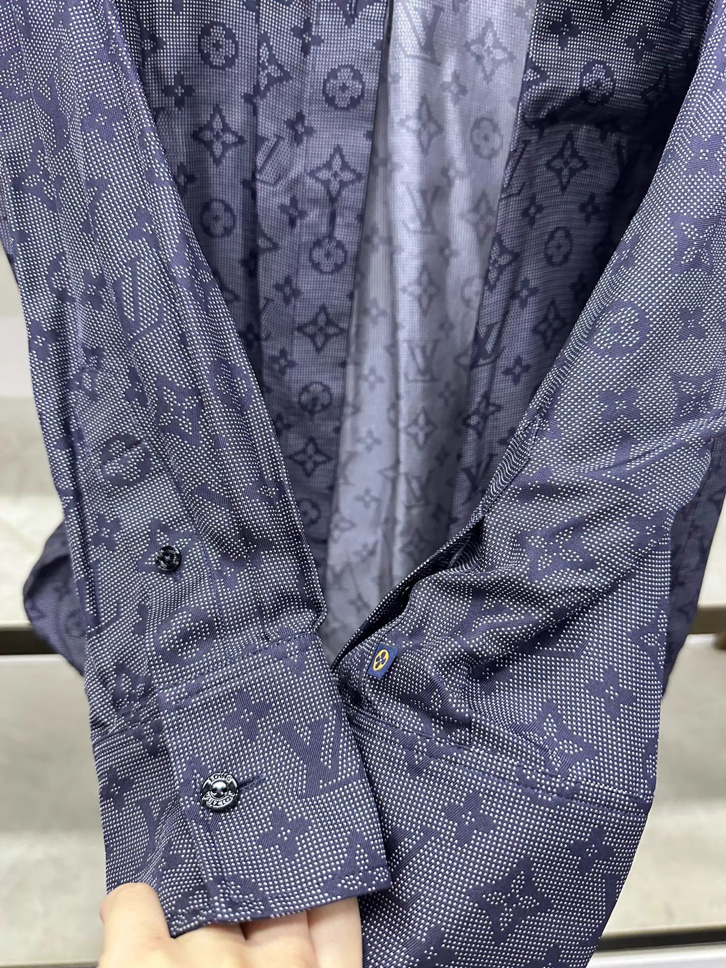 Louis Vuitton Louis Vuitton Men‘s All-Over Print Shirt 42 Size US XL / EU 56 / 4 - 8 Thumbnail