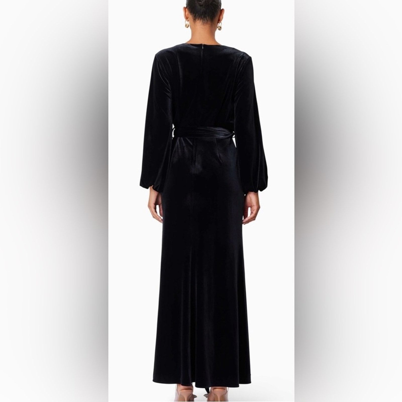 ELLIATT NWT Elliatt Velvet MaxiDress size S (belt w small call out) Size S / US 4 / IT 40 - 7 Thumbnail