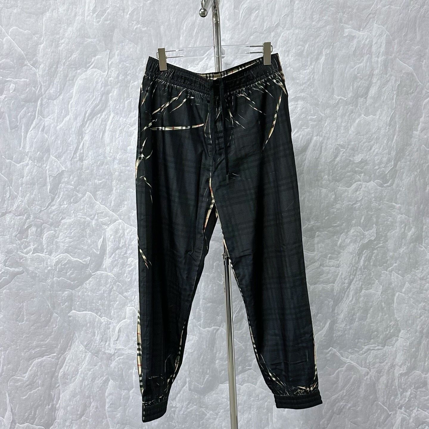 Burberry Burberry Black Checkered Casual Pants L Size Size US 34 / EU 50 - 1 Thumbnail