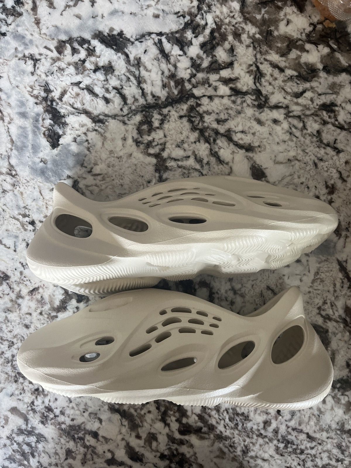 Adidas × Kanye West Yeezy Foam RNNR Ararat Size US 11 / EU 44 - 2 Thumbnail